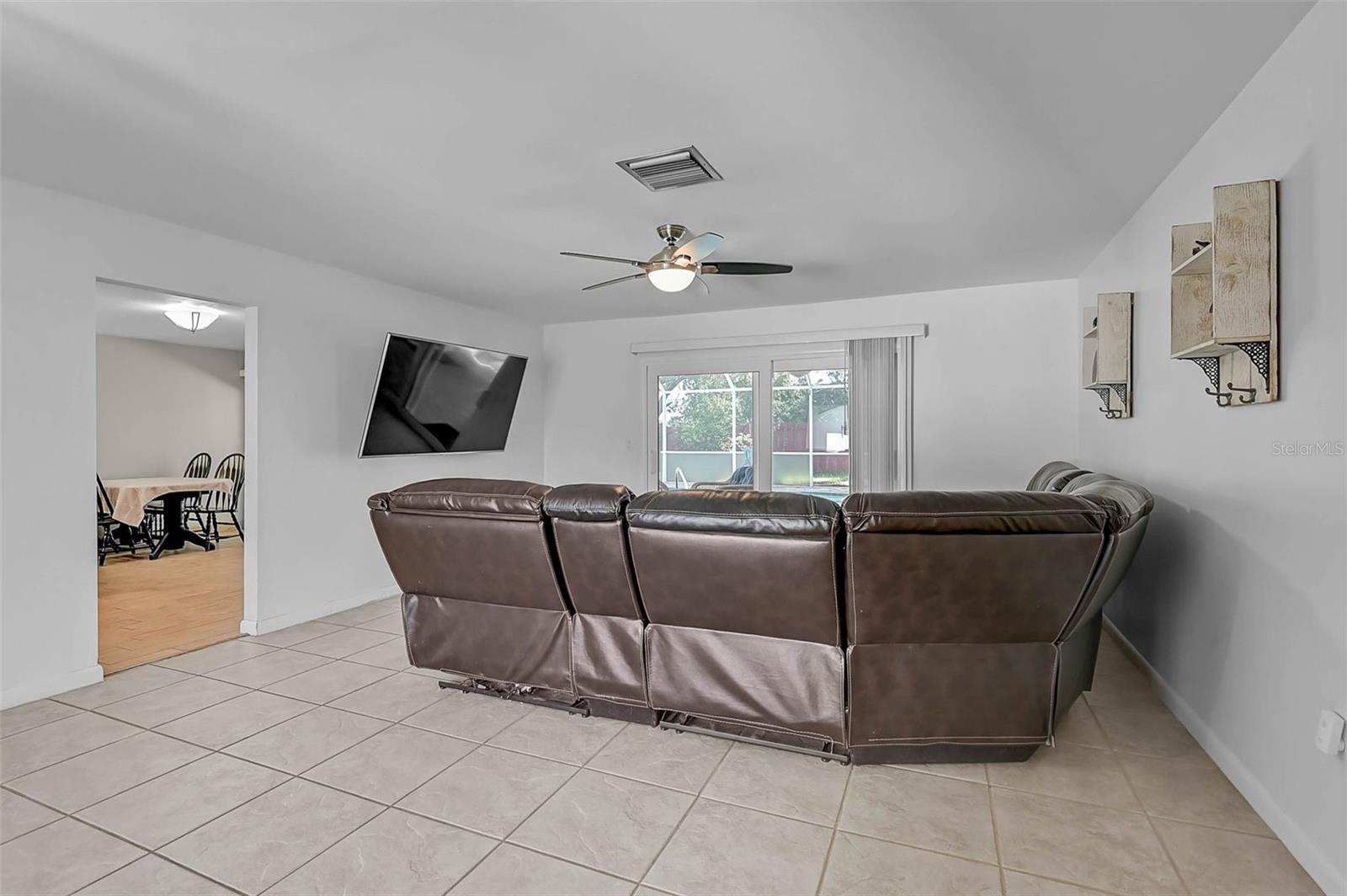 Image 11 of 32 For 903 Shannon Court