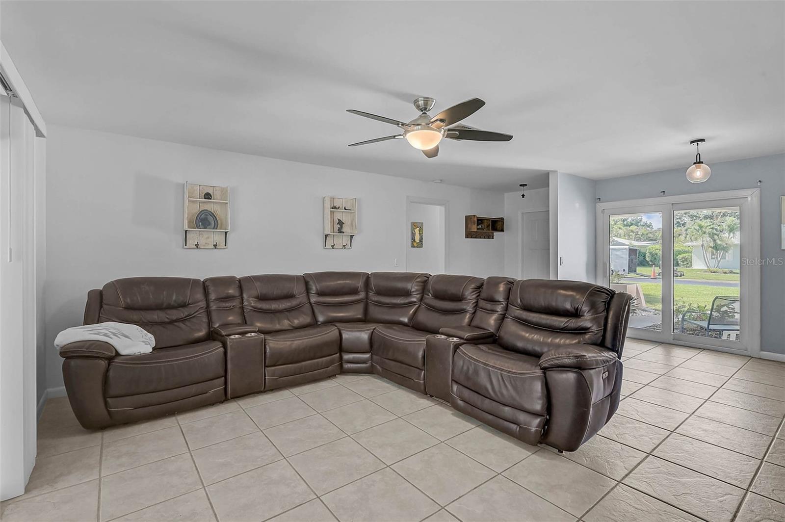 Image 12 of 32 For 903 Shannon Court