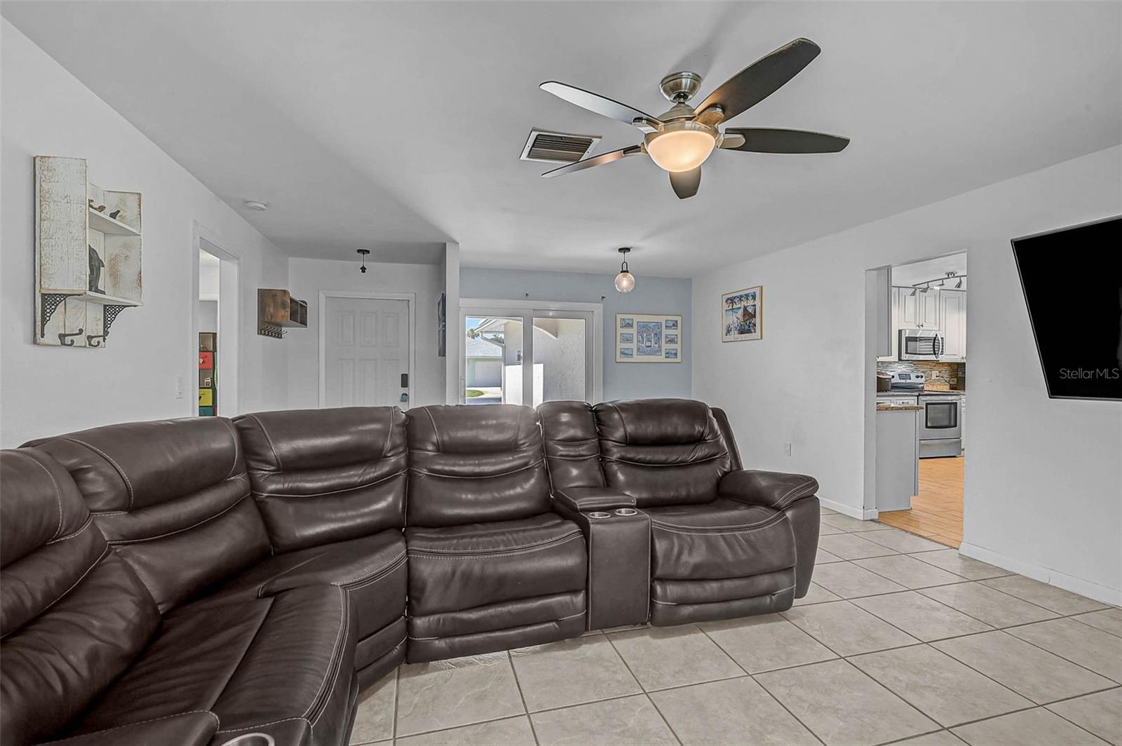 Image 13 of 32 For 903 Shannon Court