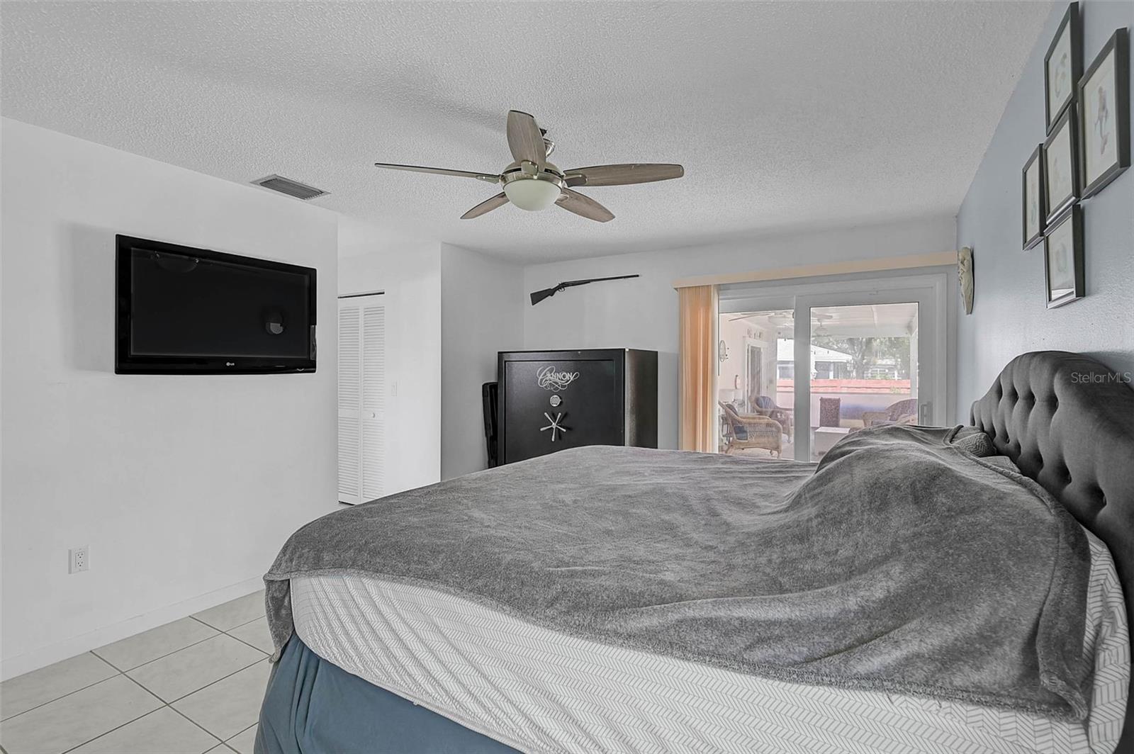 Image 15 of 32 For 903 Shannon Court