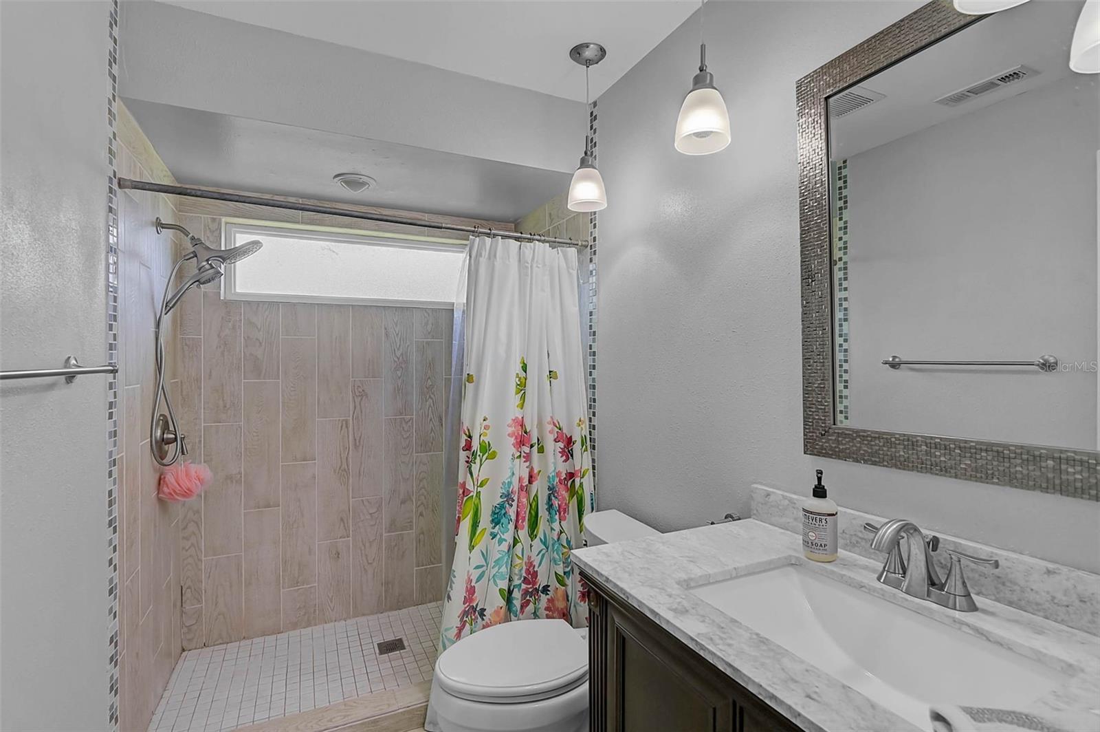Image 16 of 32 For 903 Shannon Court