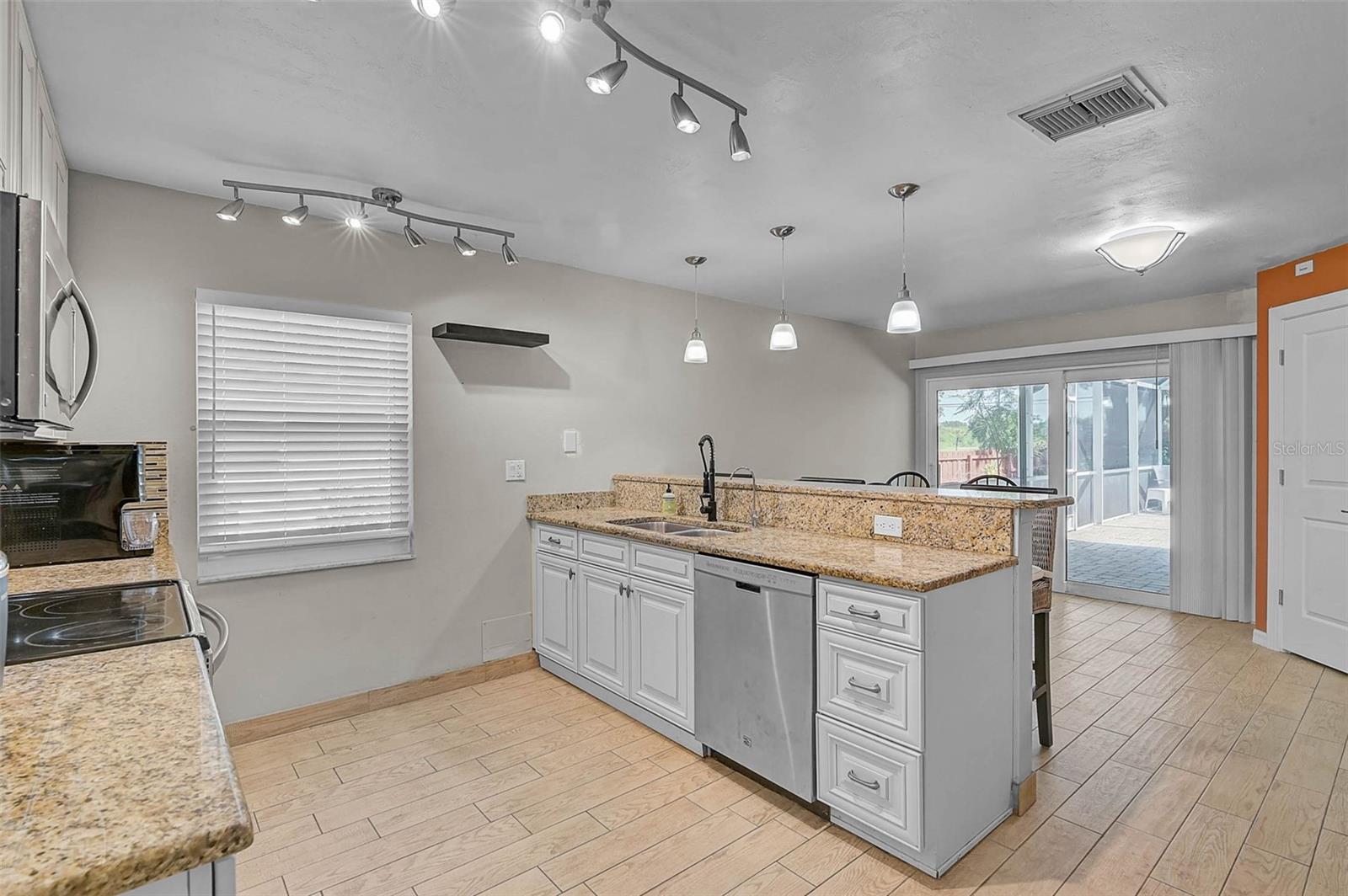 Image 6 of 32 For 903 Shannon Court