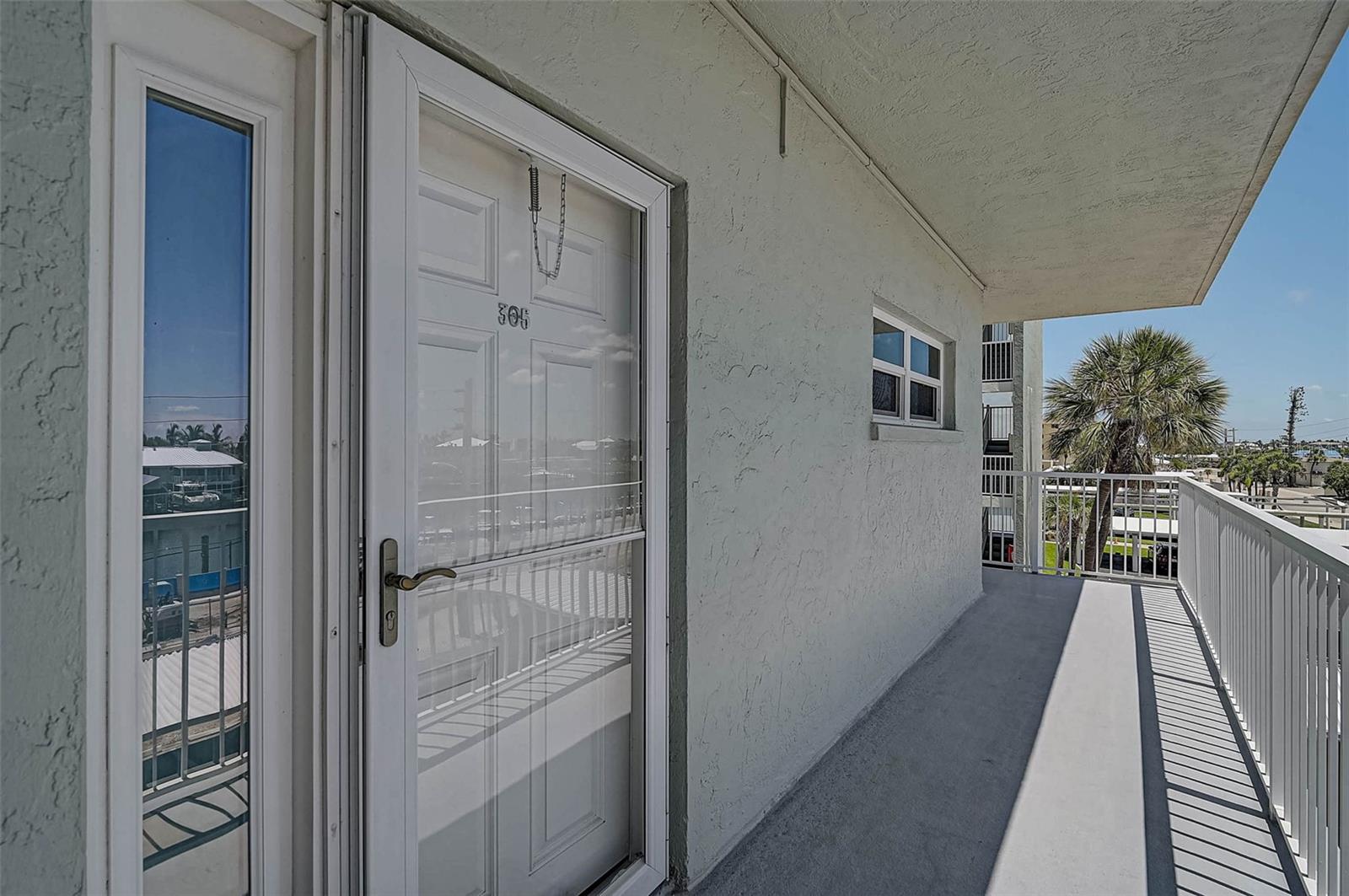 Image 10 of 62 For 950 Tarpon Center Drive 305