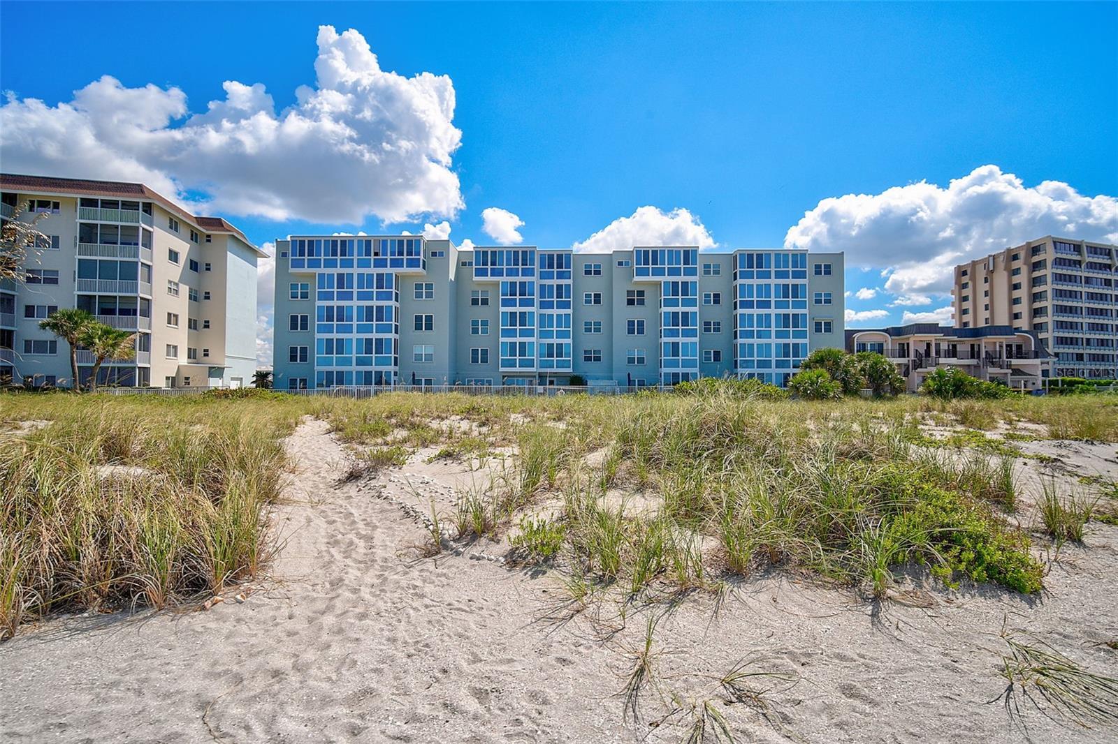 Image 3 of 62 For 950 Tarpon Center Drive 305