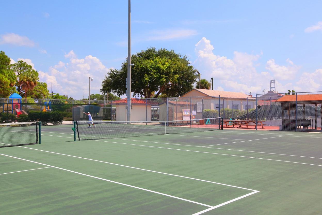 Image 59 of 62 For 950 Tarpon Center Drive 305