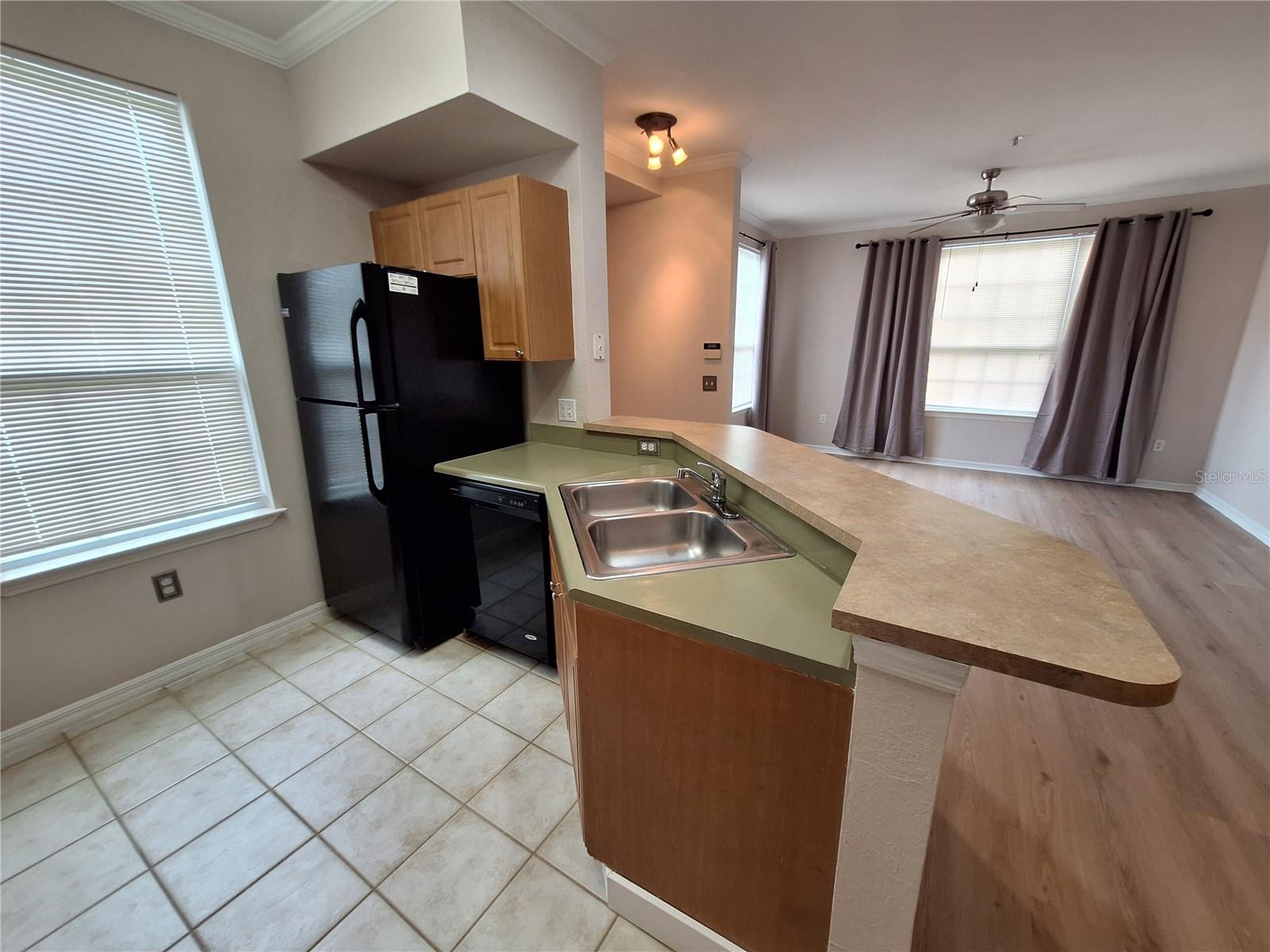 Image 7 of 28 For 5550 Rosehill Road 103