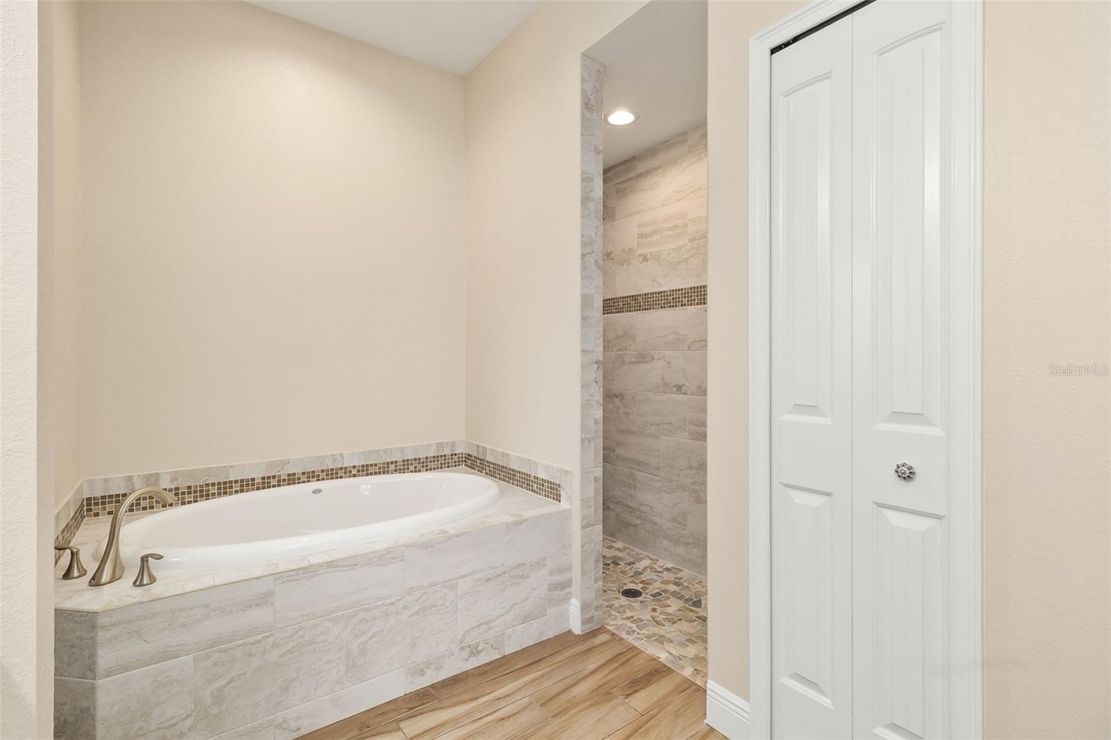 Image 17 of 43 For 2479 Grandview Drive