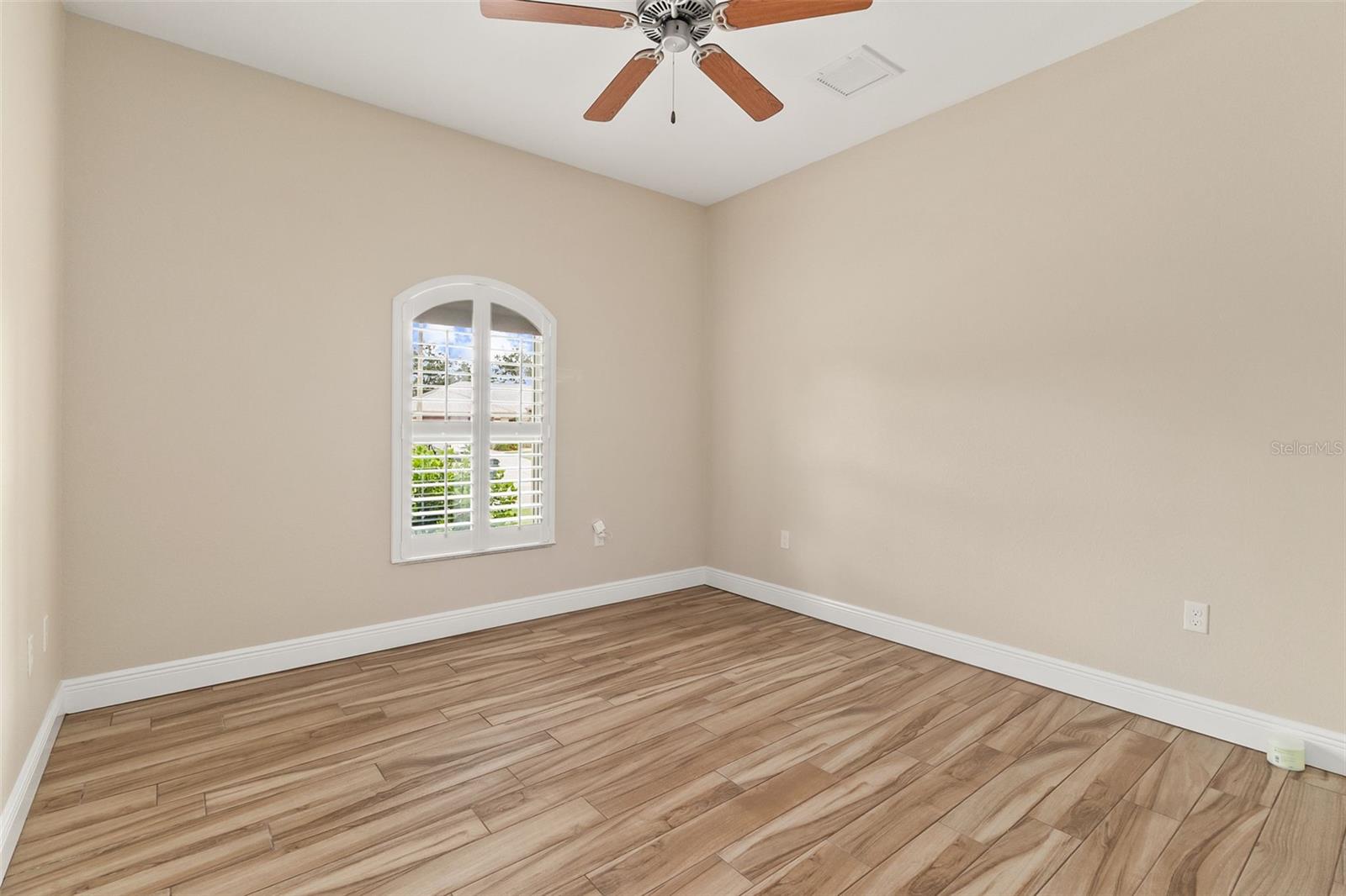 Image 20 of 43 For 2479 Grandview Drive