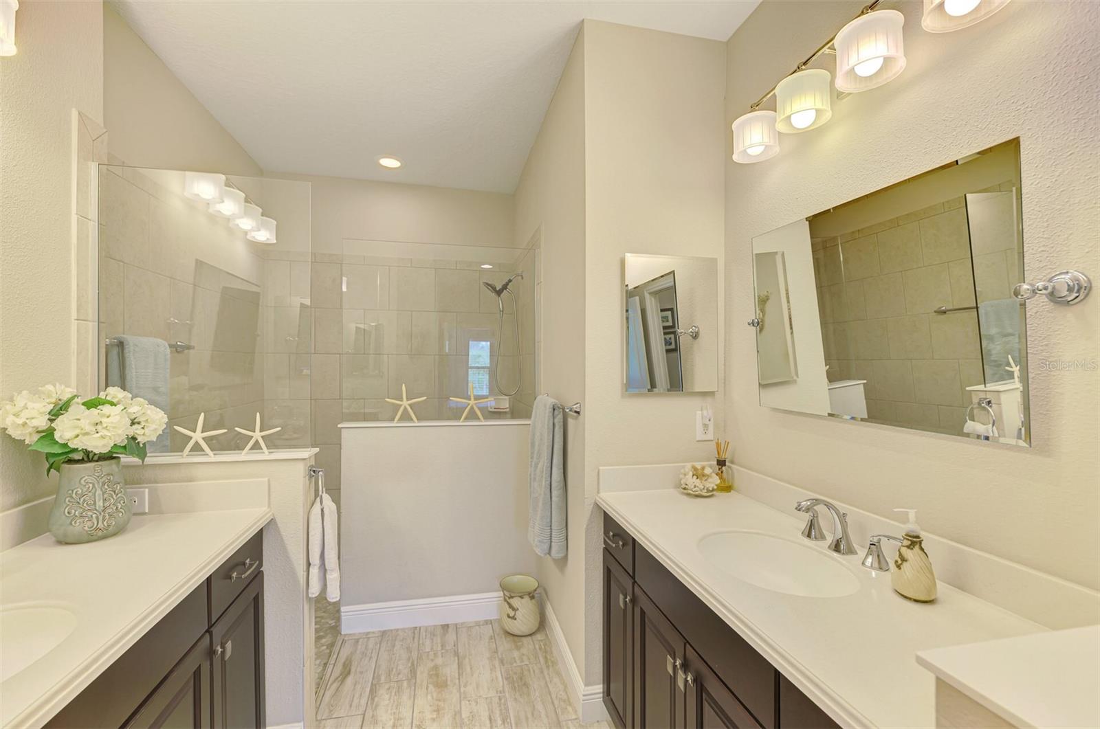 Image 28 of 98 For 11739 Okaloosa Drive