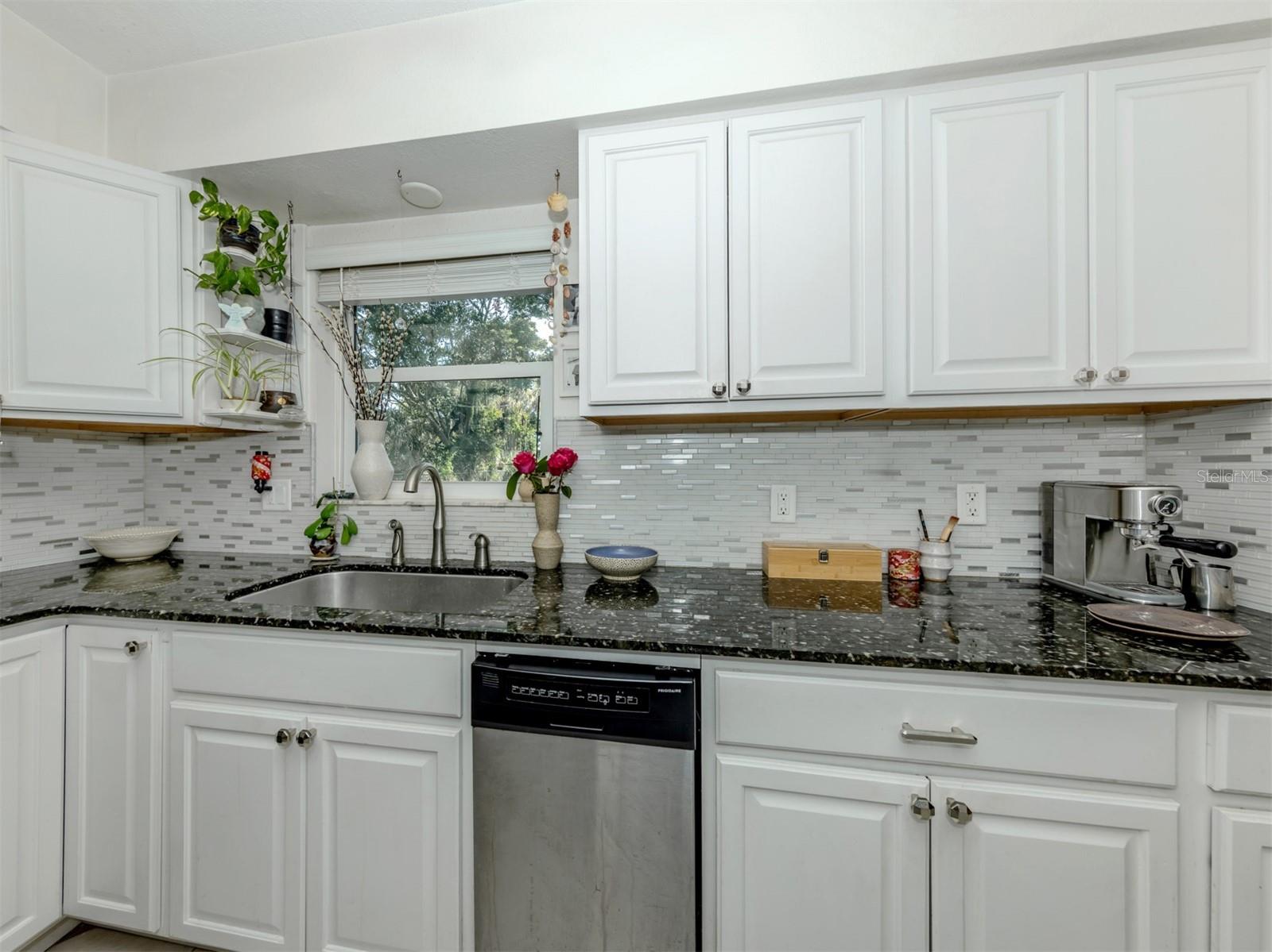 Image 14 of 41 For 829 Groveland Avenue
