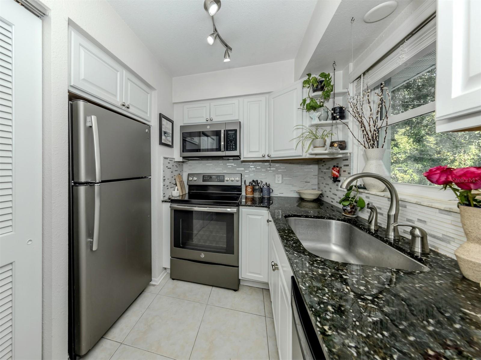 Image 15 of 41 For 829 Groveland Avenue