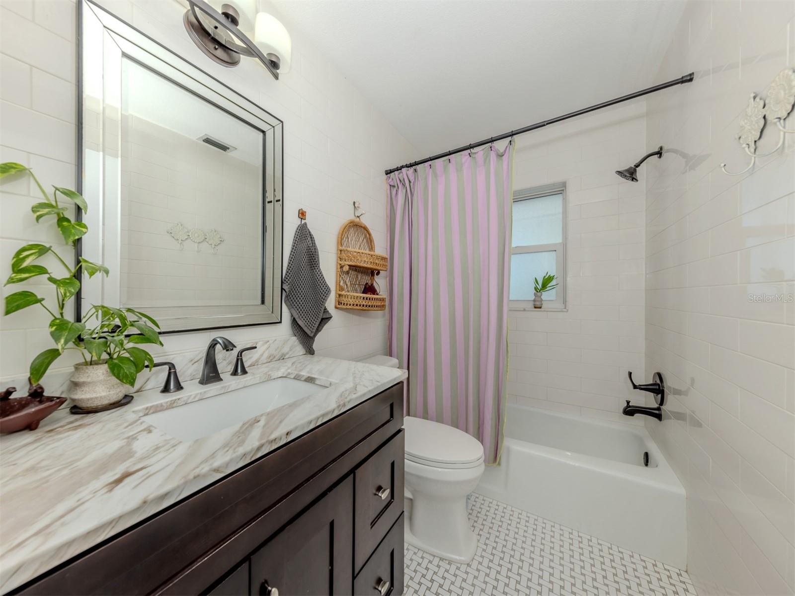 Image 22 of 41 For 829 Groveland Avenue