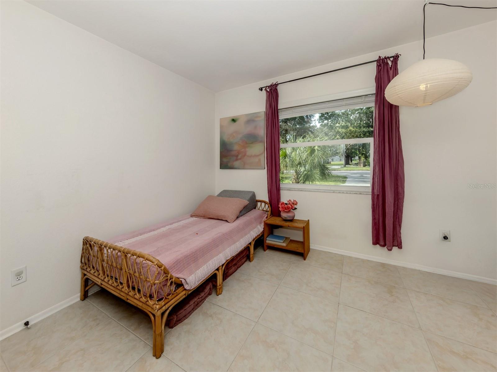 Image 23 of 41 For 829 Groveland Avenue