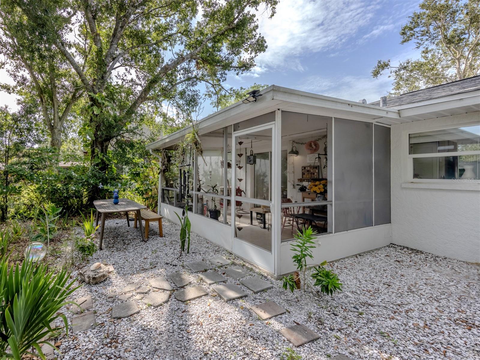 Image 27 of 41 For 829 Groveland Avenue