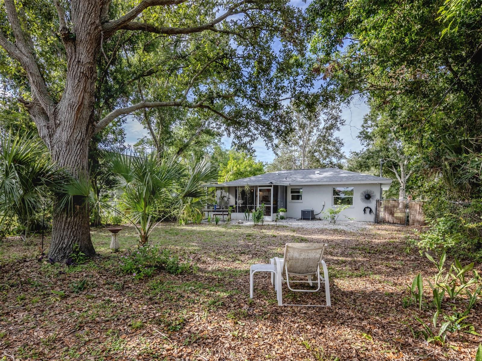 Image 28 of 41 For 829 Groveland Avenue