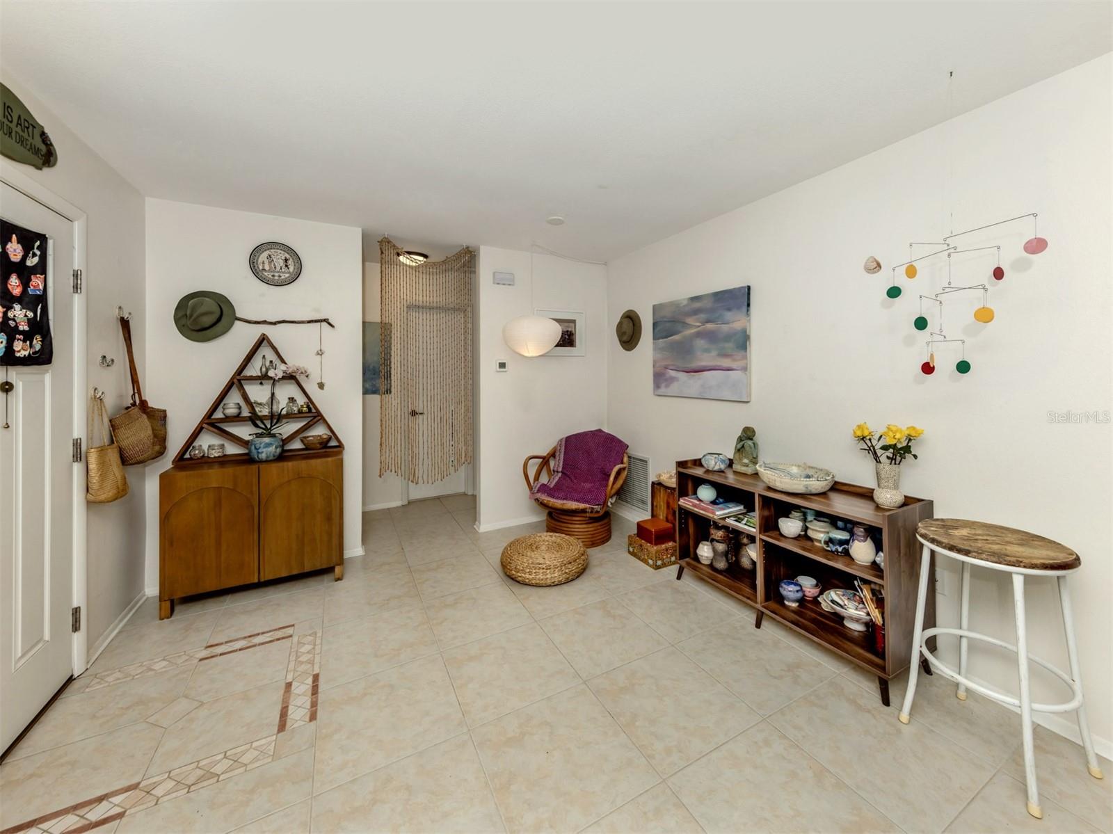 Image 3 of 41 For 829 Groveland Avenue