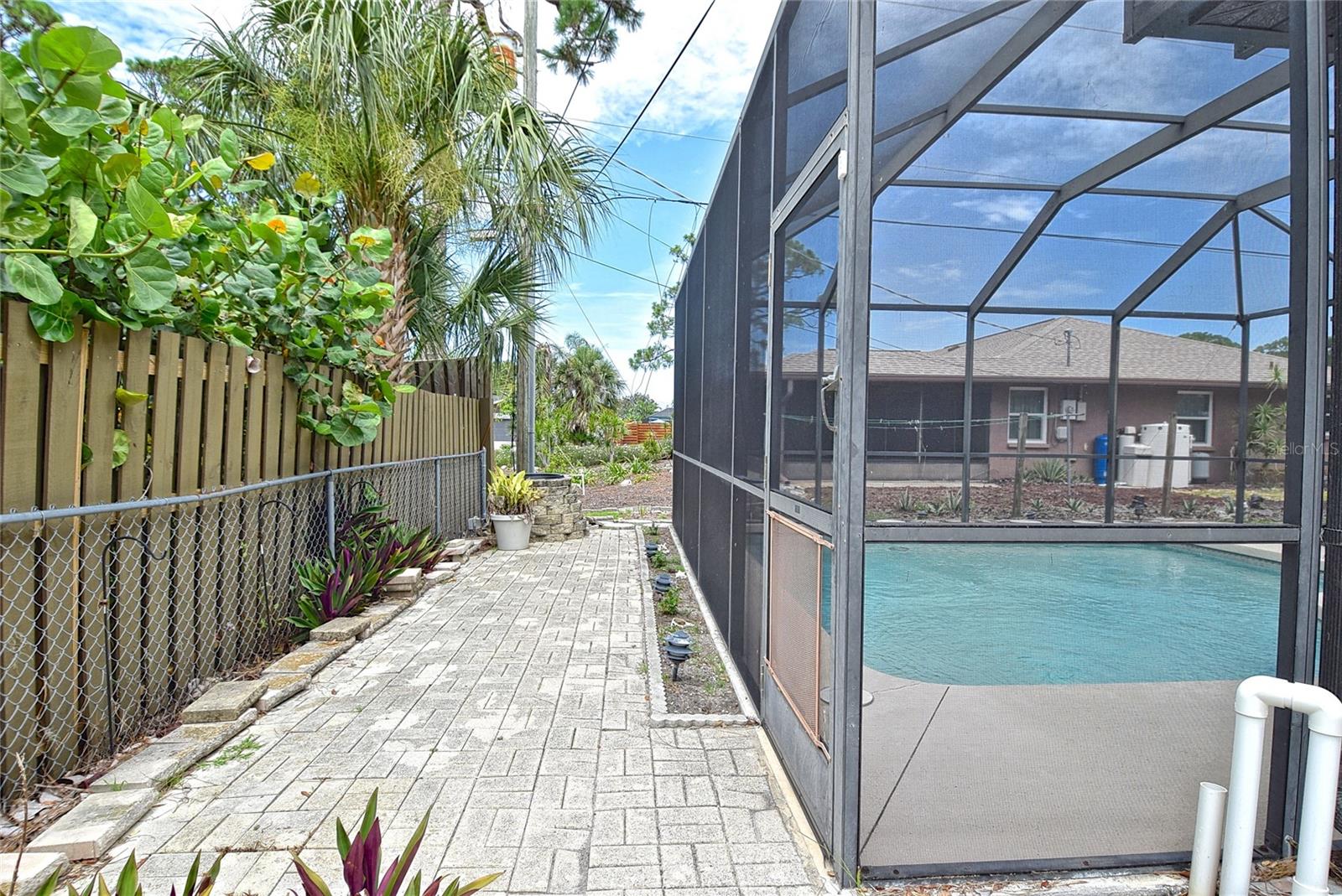 Image 23 of 34 For 1290 Leeward Road