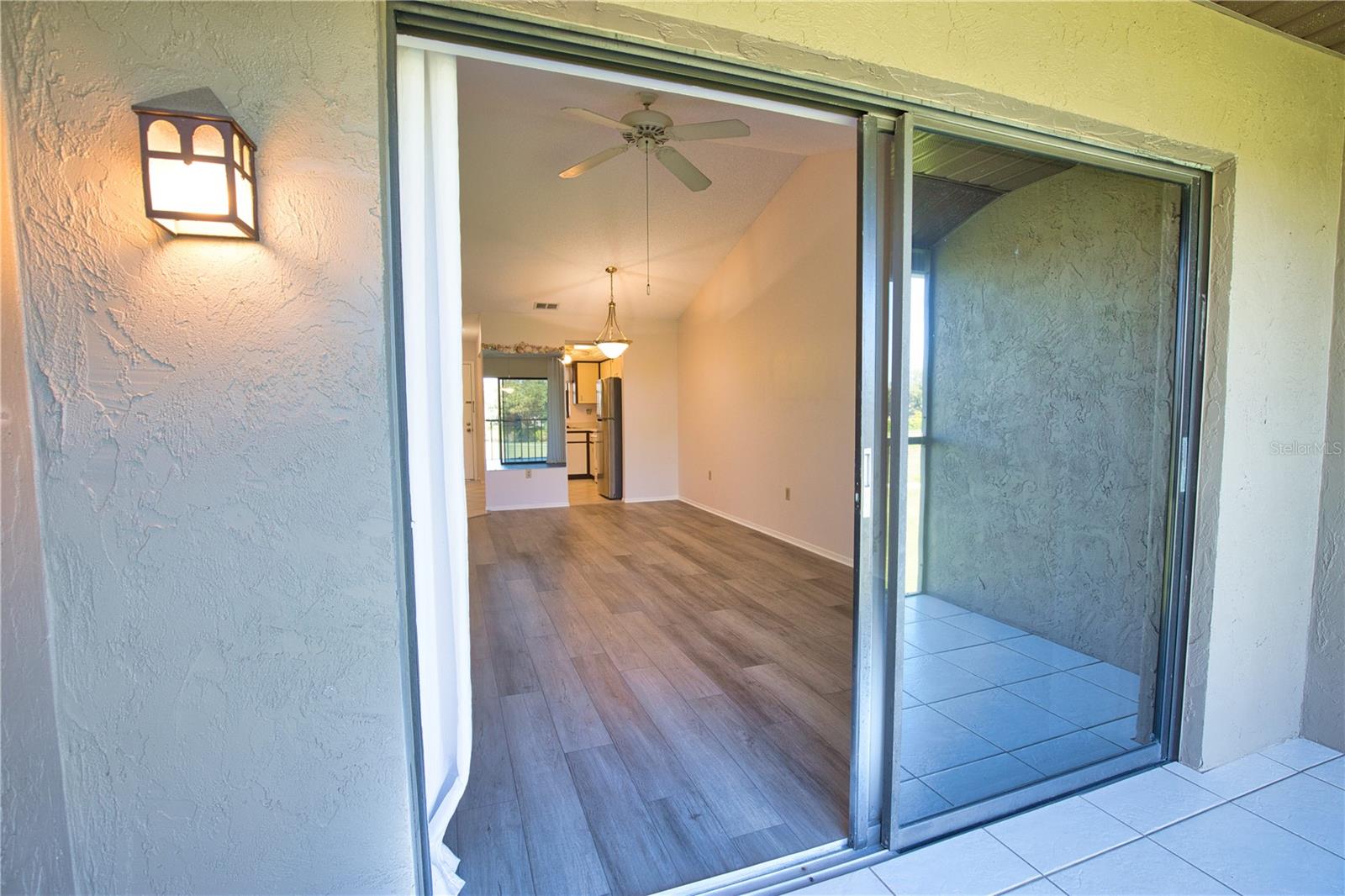 Image 11 of 21 For 927 Capri Isles Boulevard 8