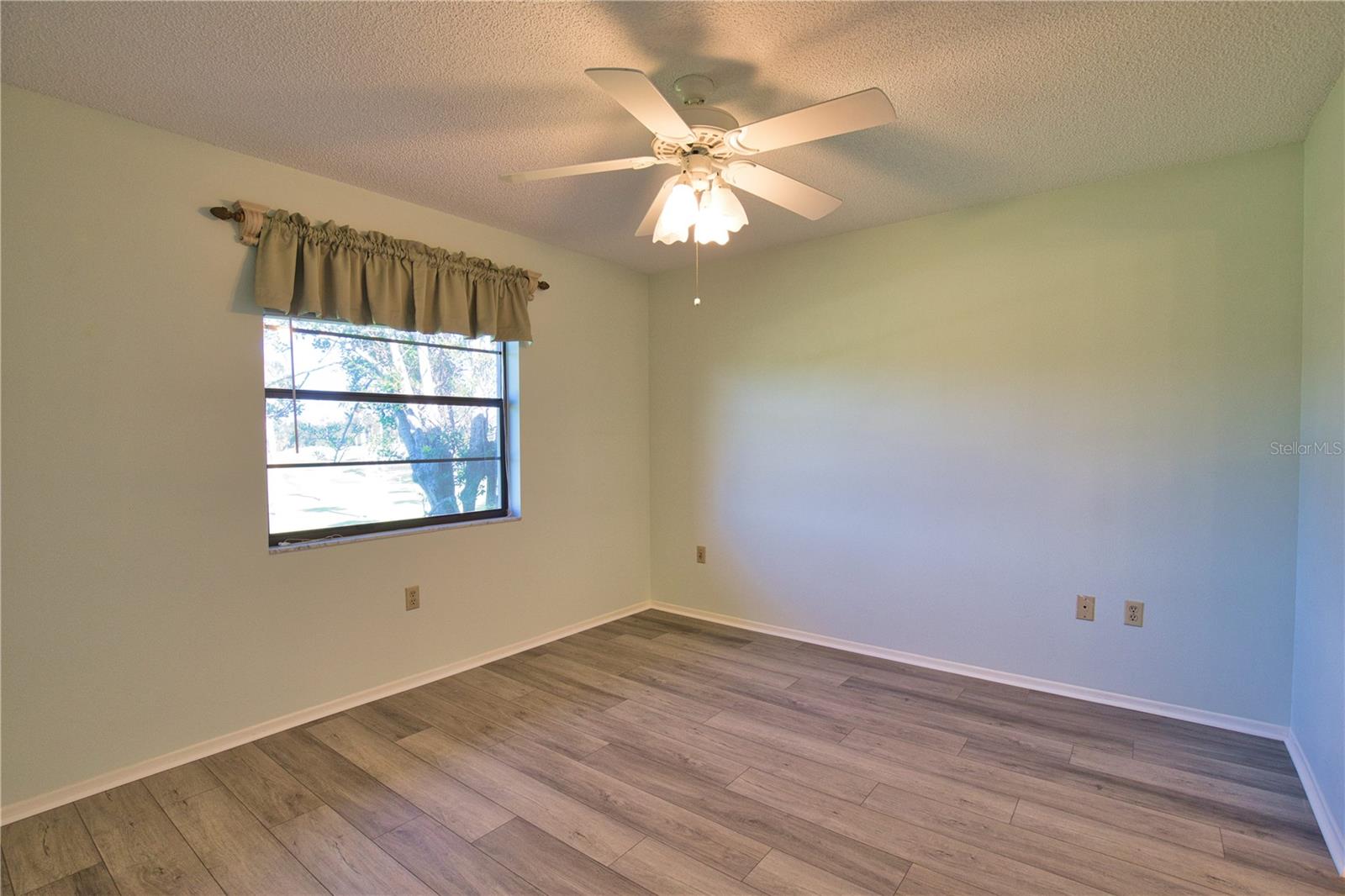 Image 12 of 21 For 927 Capri Isles Boulevard 8