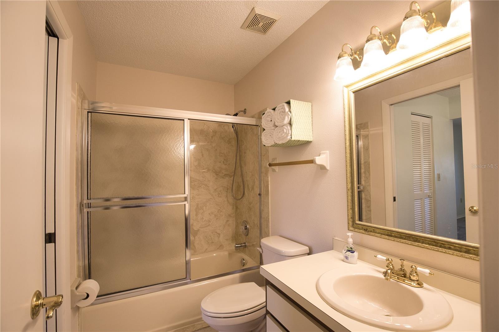 Image 15 of 21 For 927 Capri Isles Boulevard 8