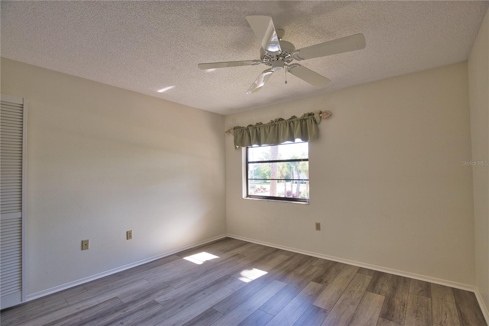 Image 18 of 21 For 927 Capri Isles Boulevard 8