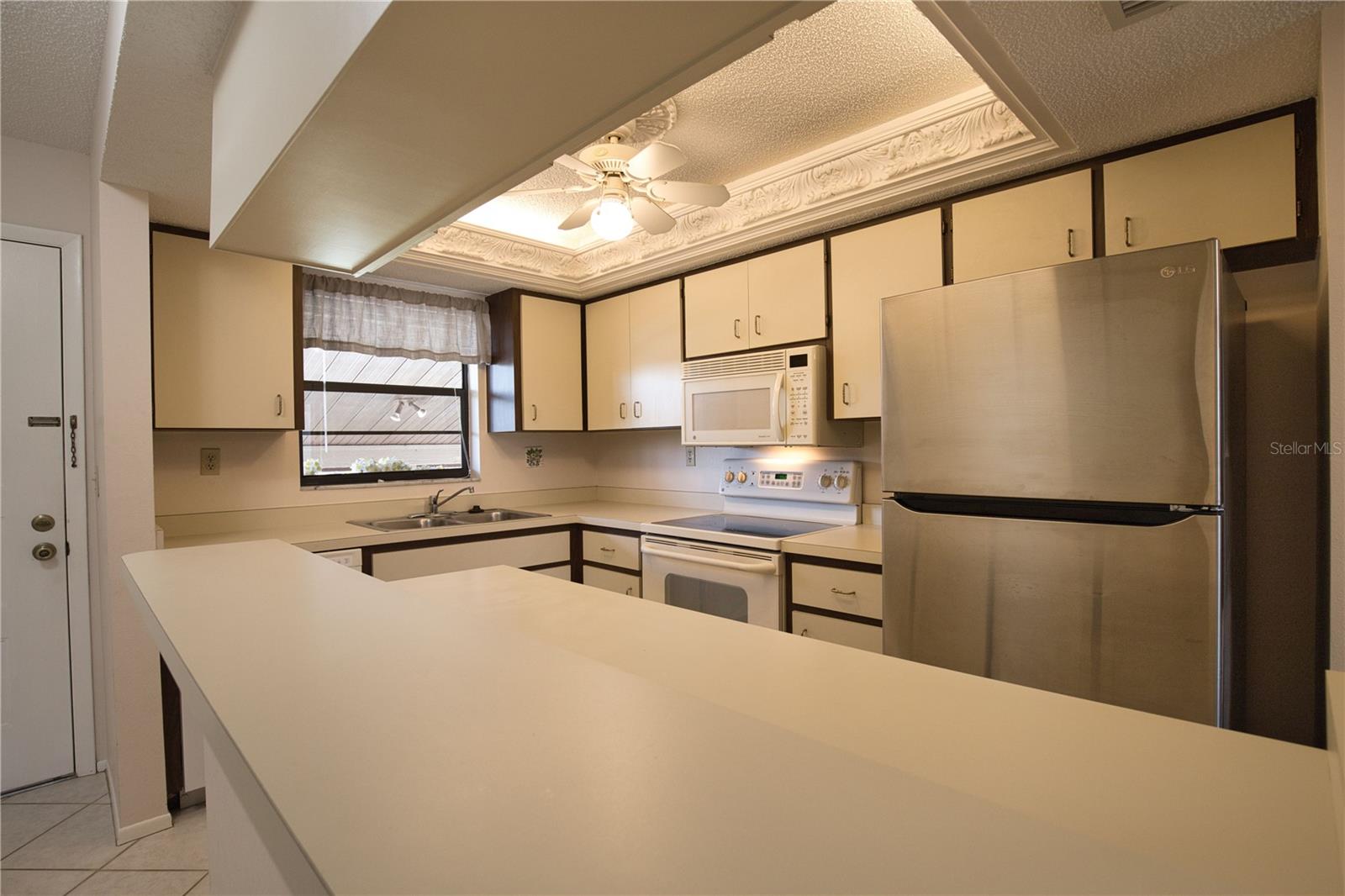 Image 5 of 21 For 927 Capri Isles Boulevard 8