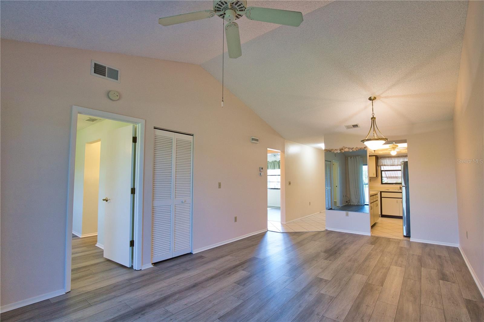 Image 8 of 21 For 927 Capri Isles Boulevard 8