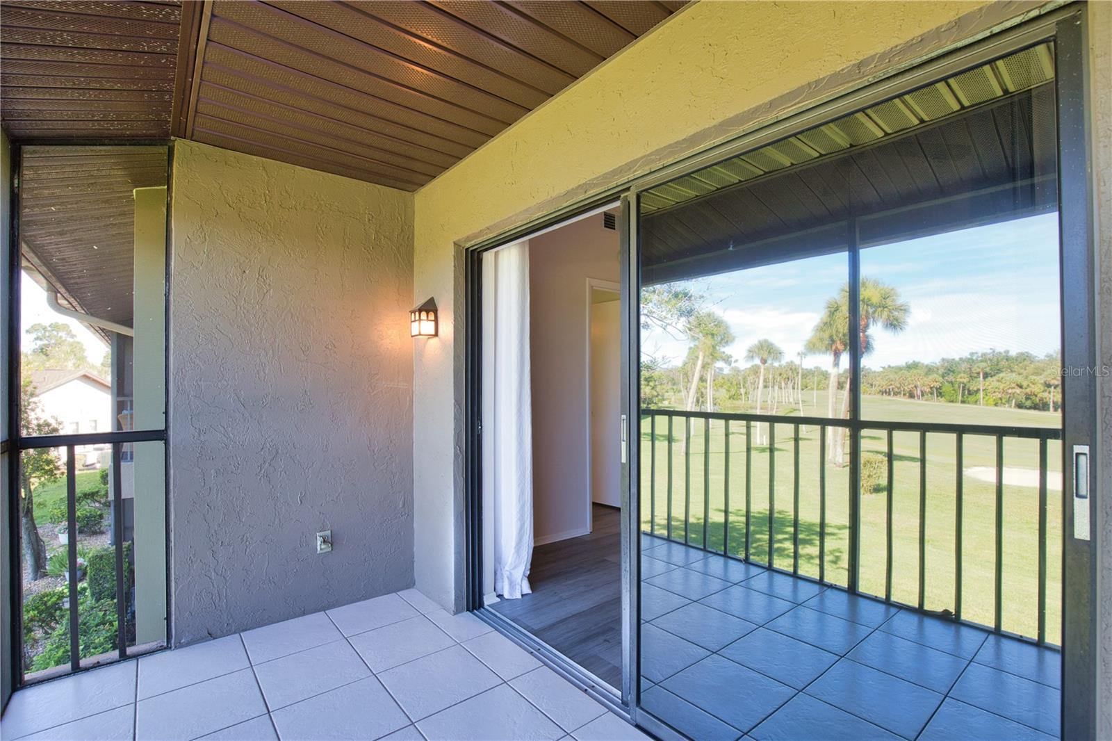 Image 9 of 21 For 927 Capri Isles Boulevard 8