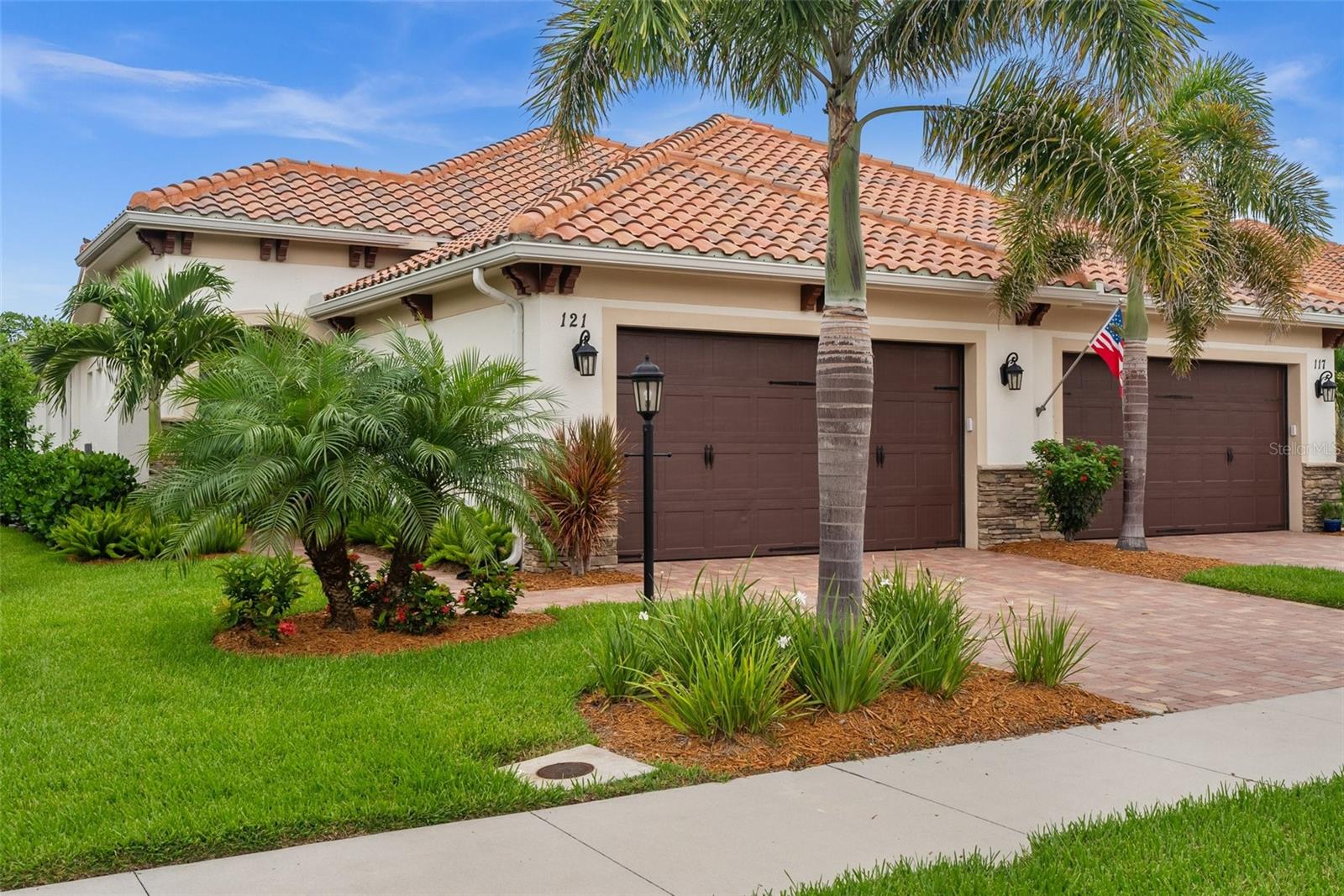 Image 2 of 36 For 121 Colebrook Court
