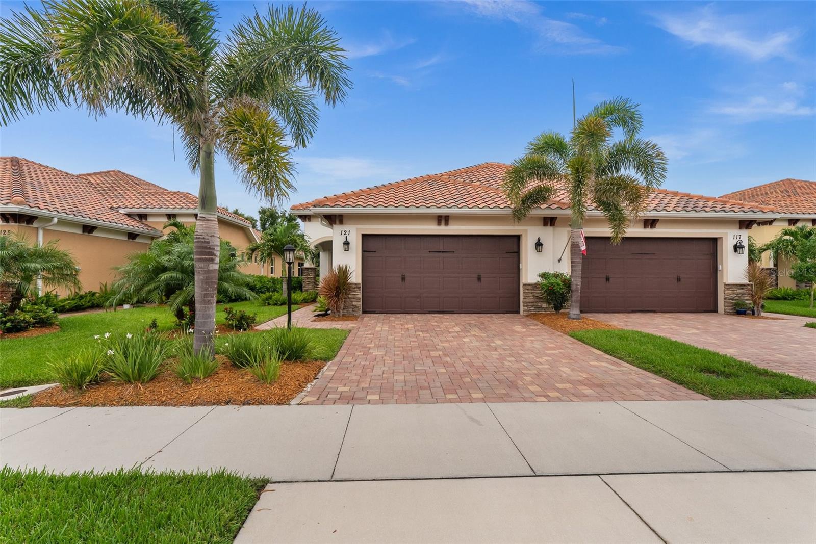 Image 28 of 36 For 121 Colebrook Court