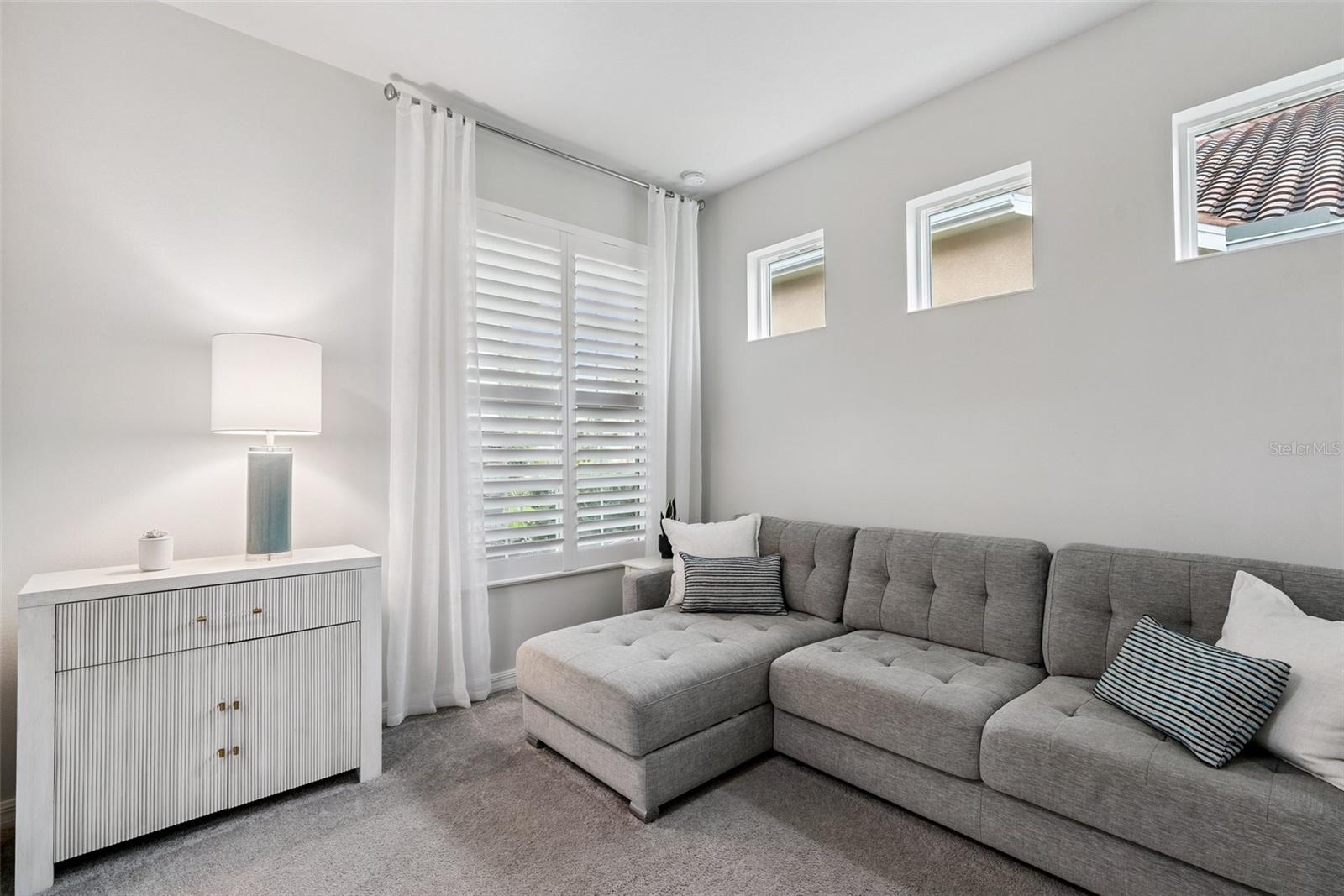 Image 6 of 36 For 121 Colebrook Court