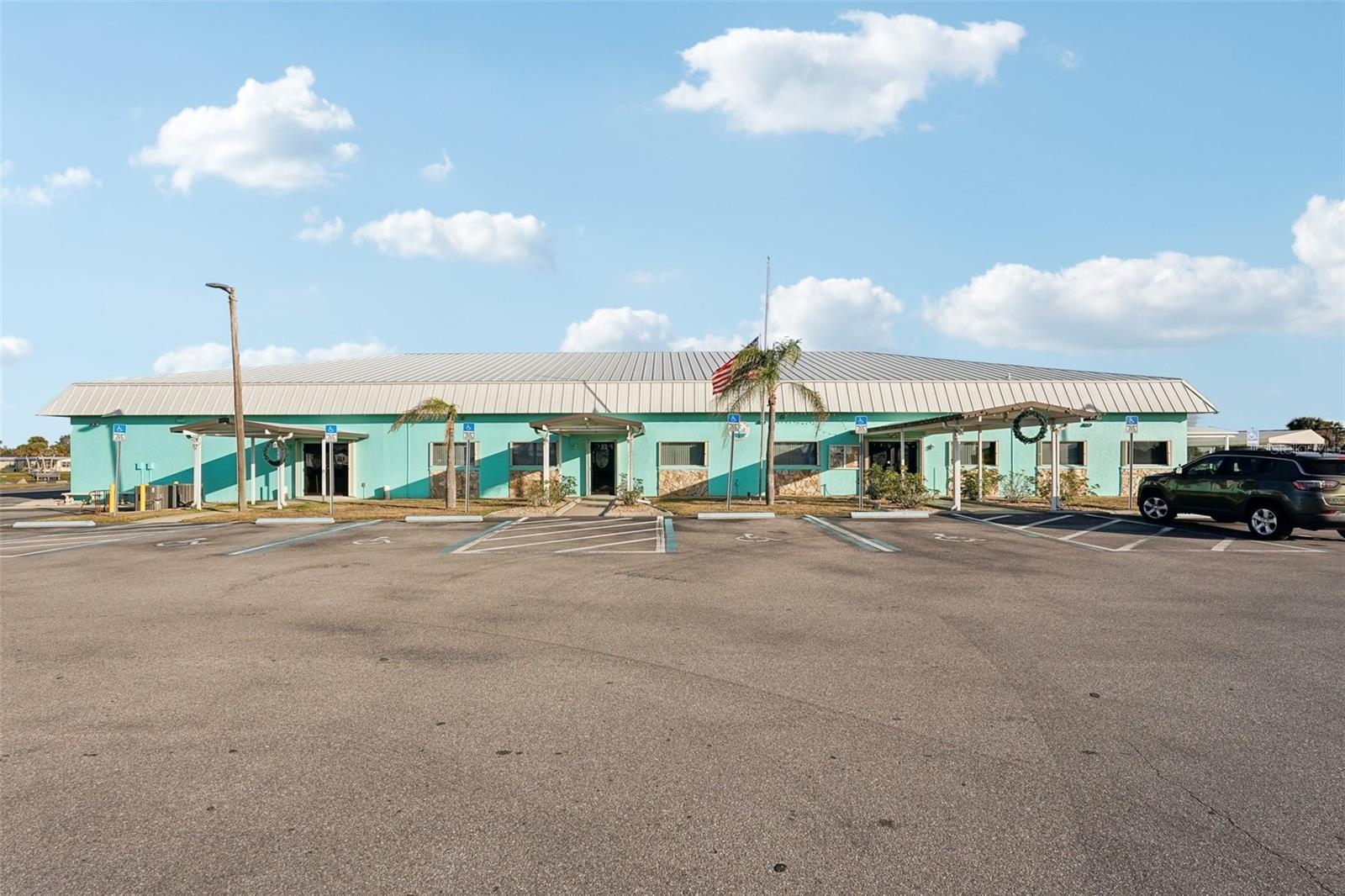 Image 5 of 24 For 6288 Oriole Boulevard