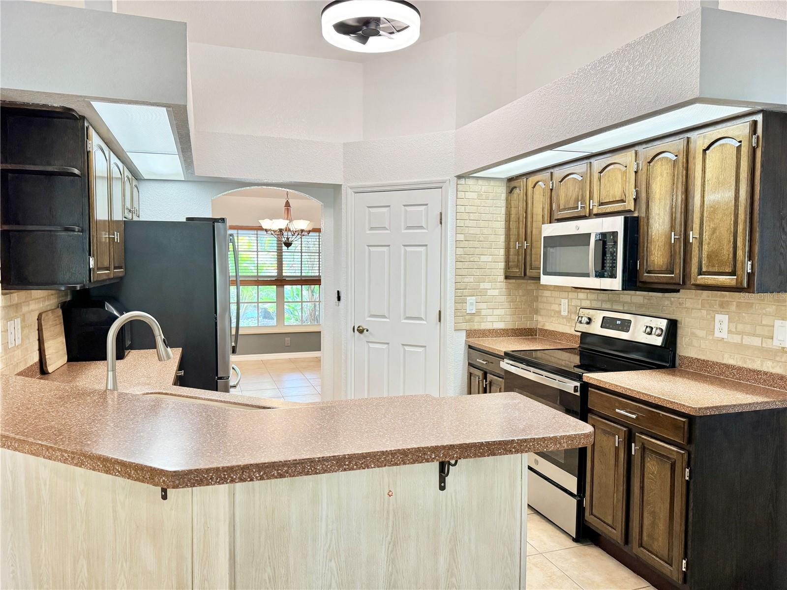 Image 76 of 94 For 6522 Pimlico Street