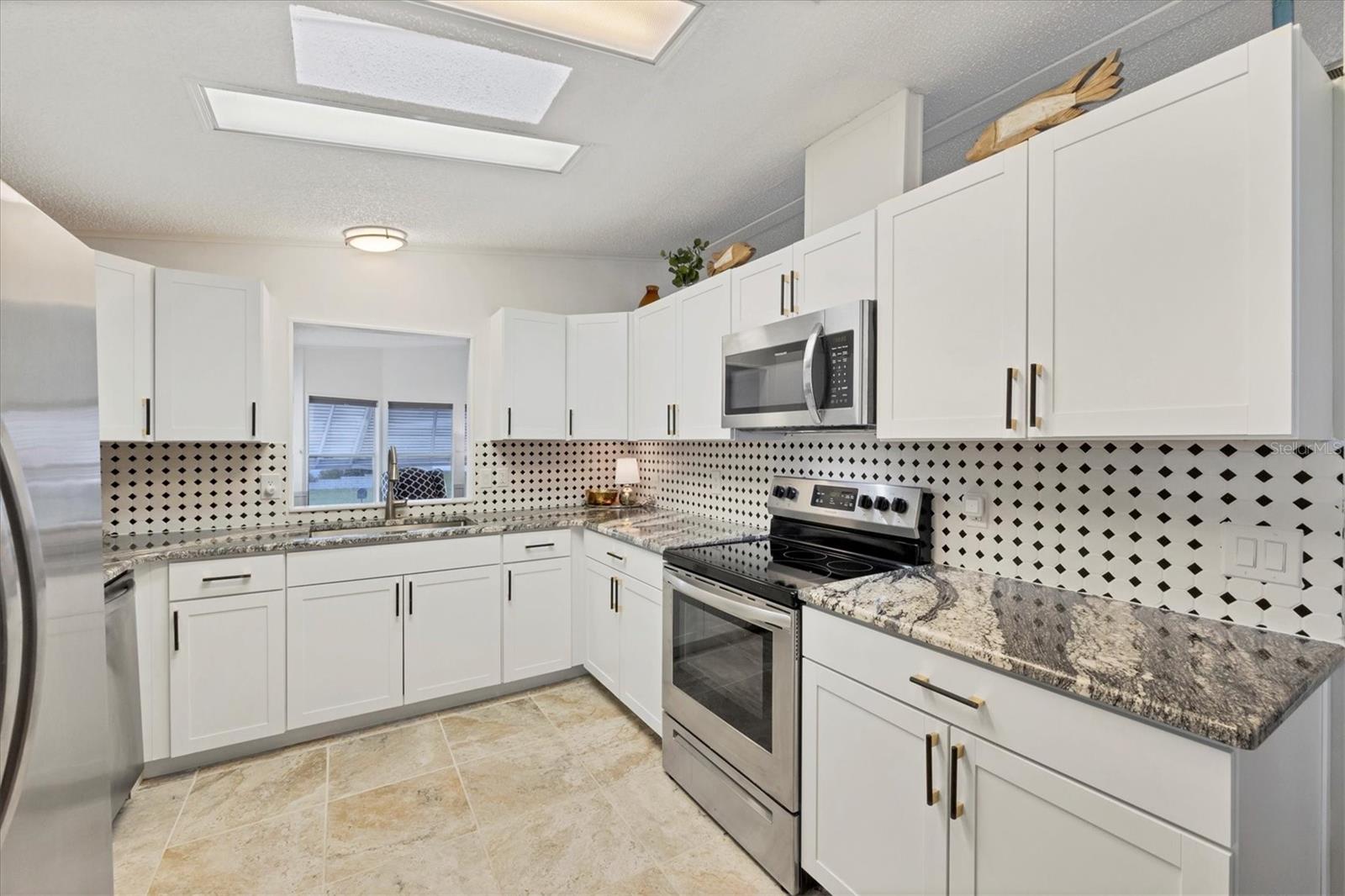 Image 15 of 62 For 546 Amberjack Drive