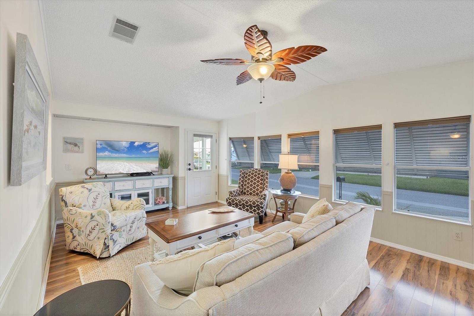 Image 4 of 62 For 546 Amberjack Drive