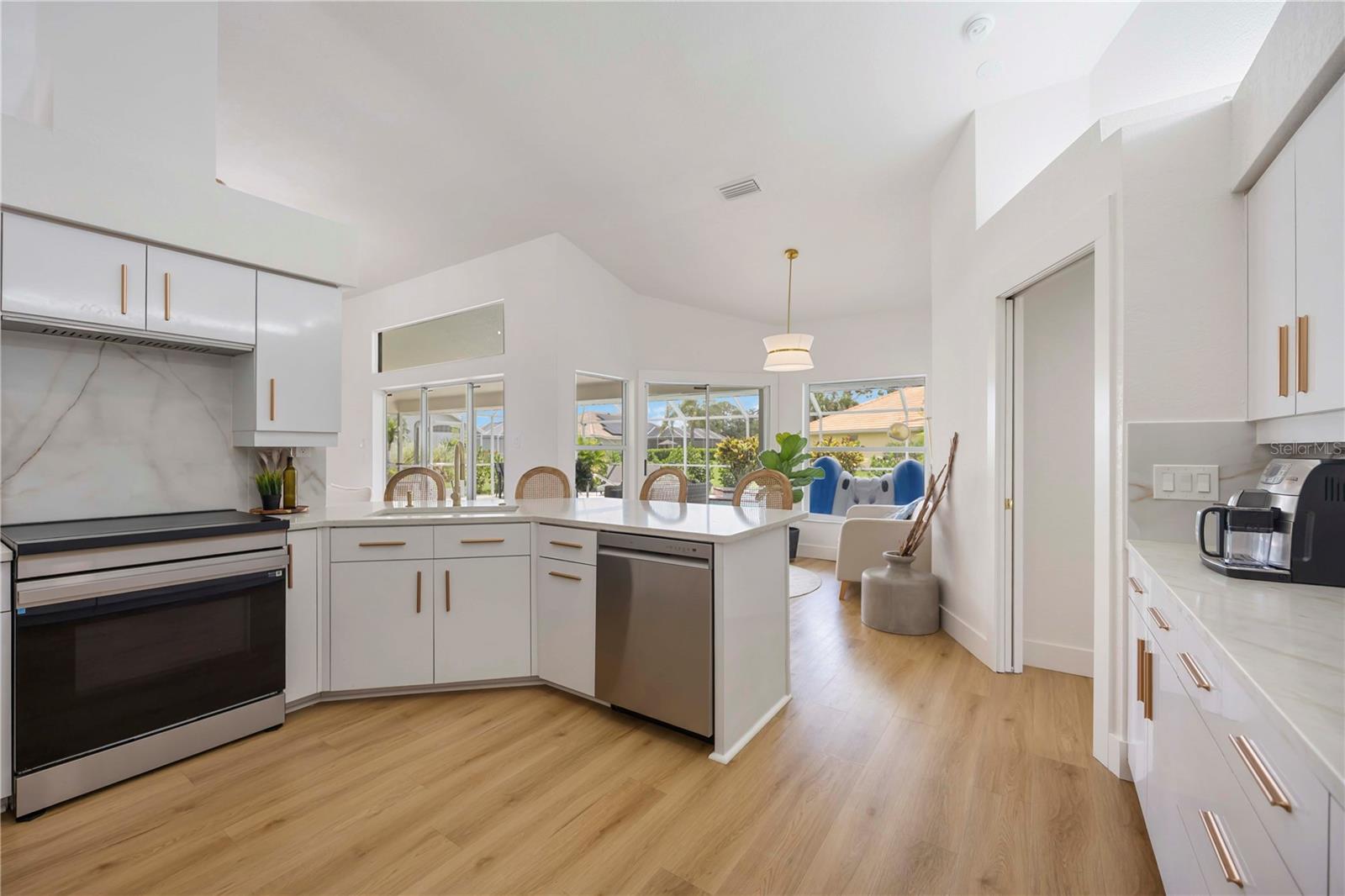 Image 10 of 29 For 5028 Greenway Court