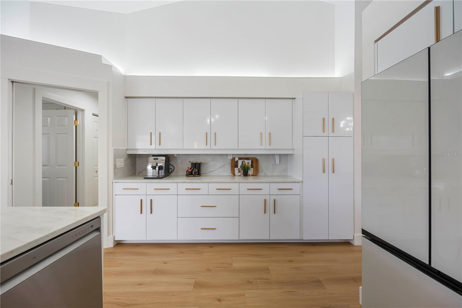 Image 12 of 29 For 5028 Greenway Court