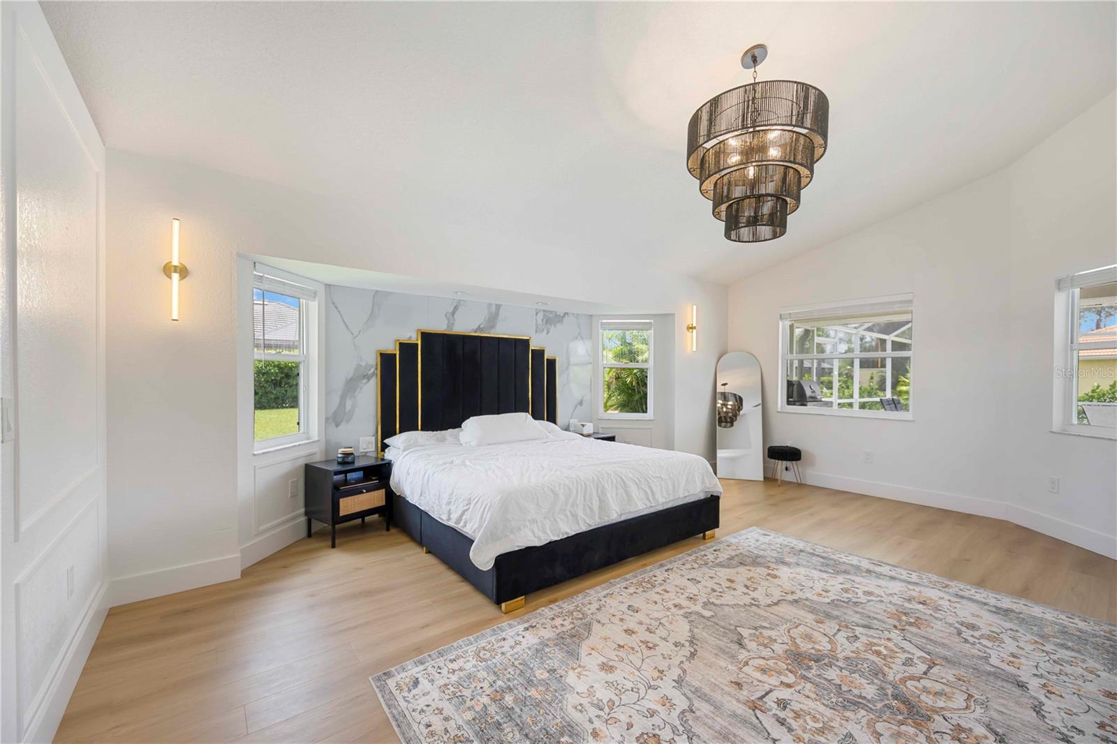 Image 15 of 29 For 5028 Greenway Court