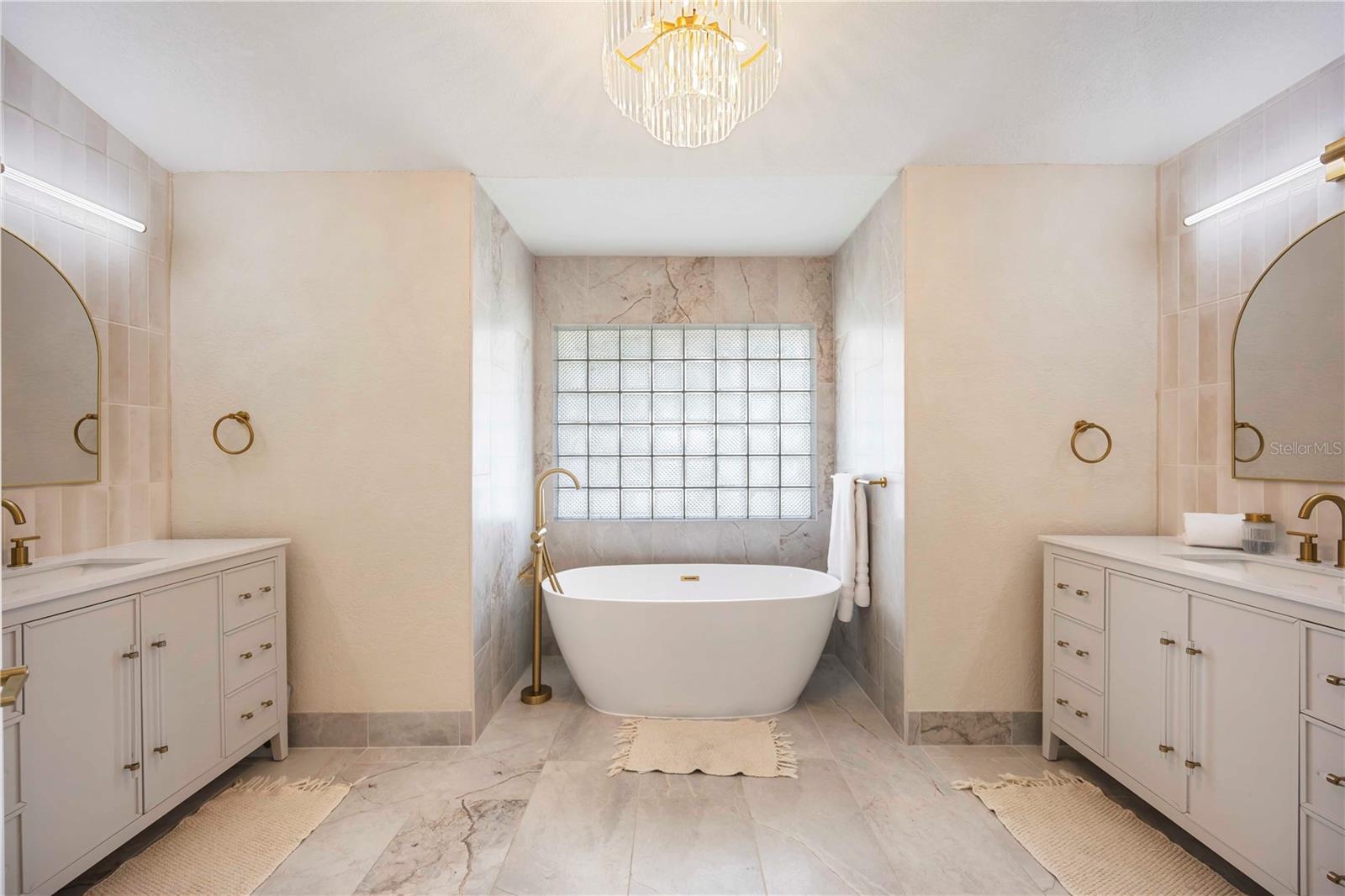 Image 17 of 29 For 5028 Greenway Court