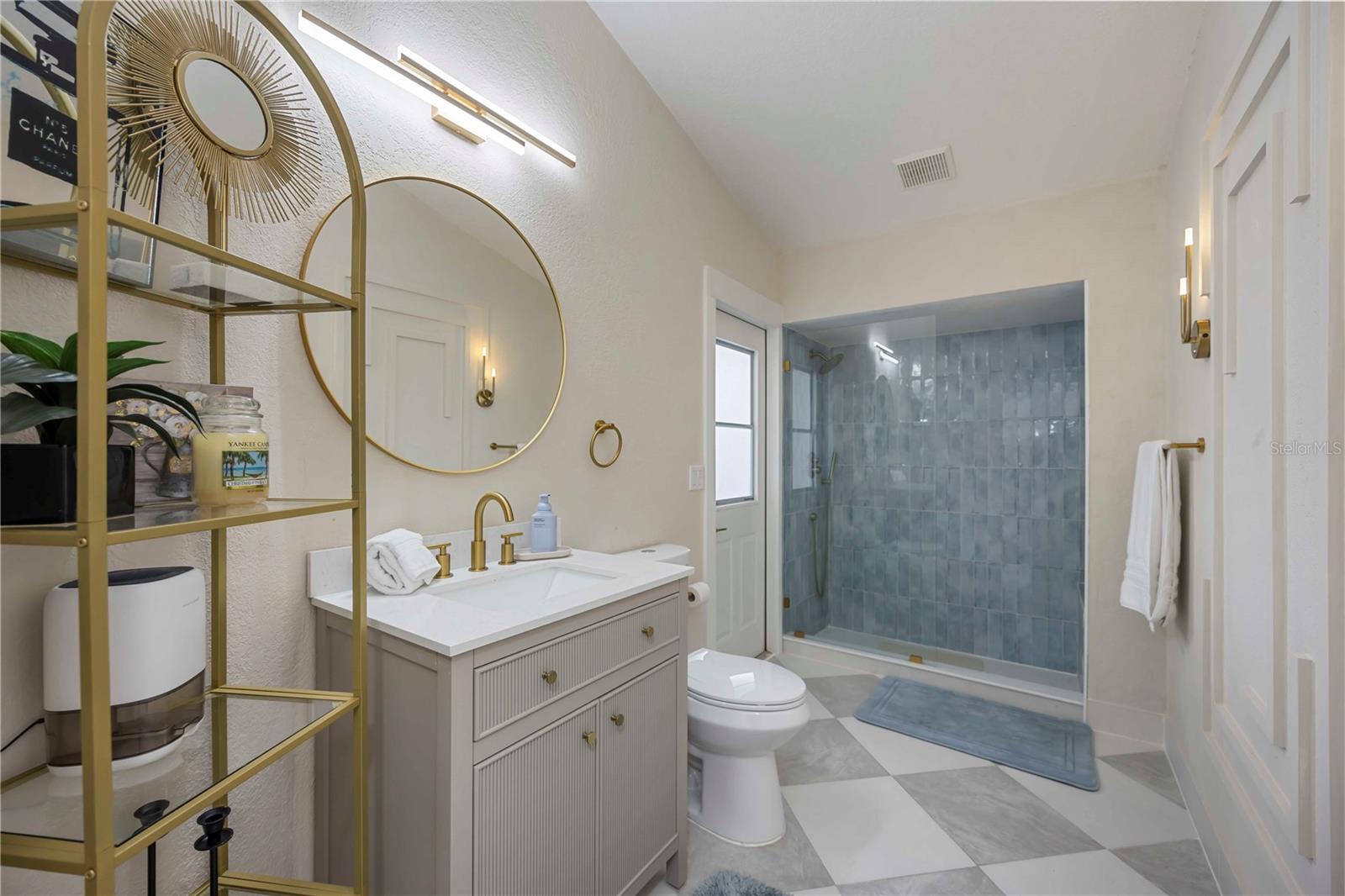 Image 22 of 29 For 5028 Greenway Court