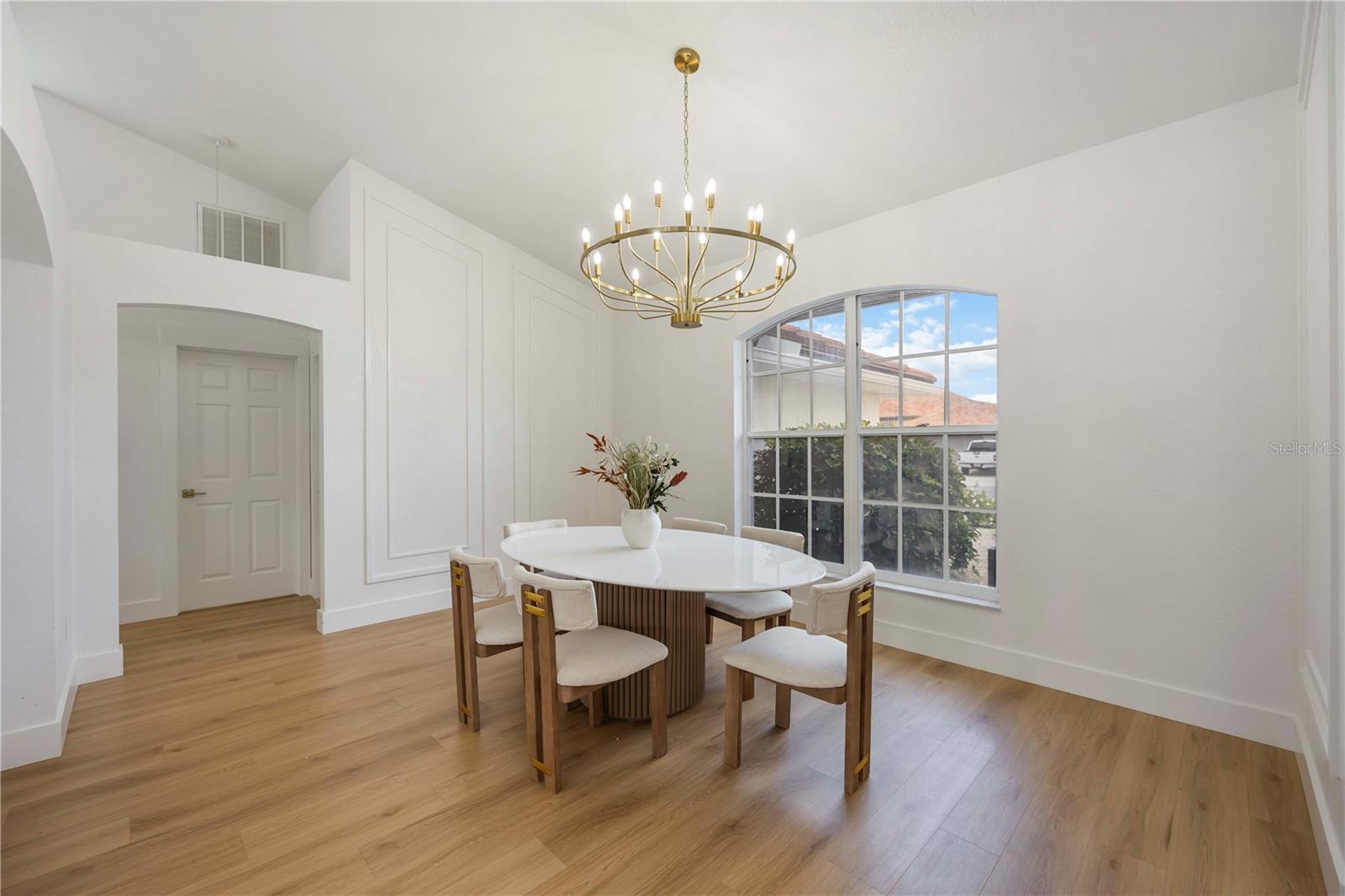 Image 7 of 29 For 5028 Greenway Court