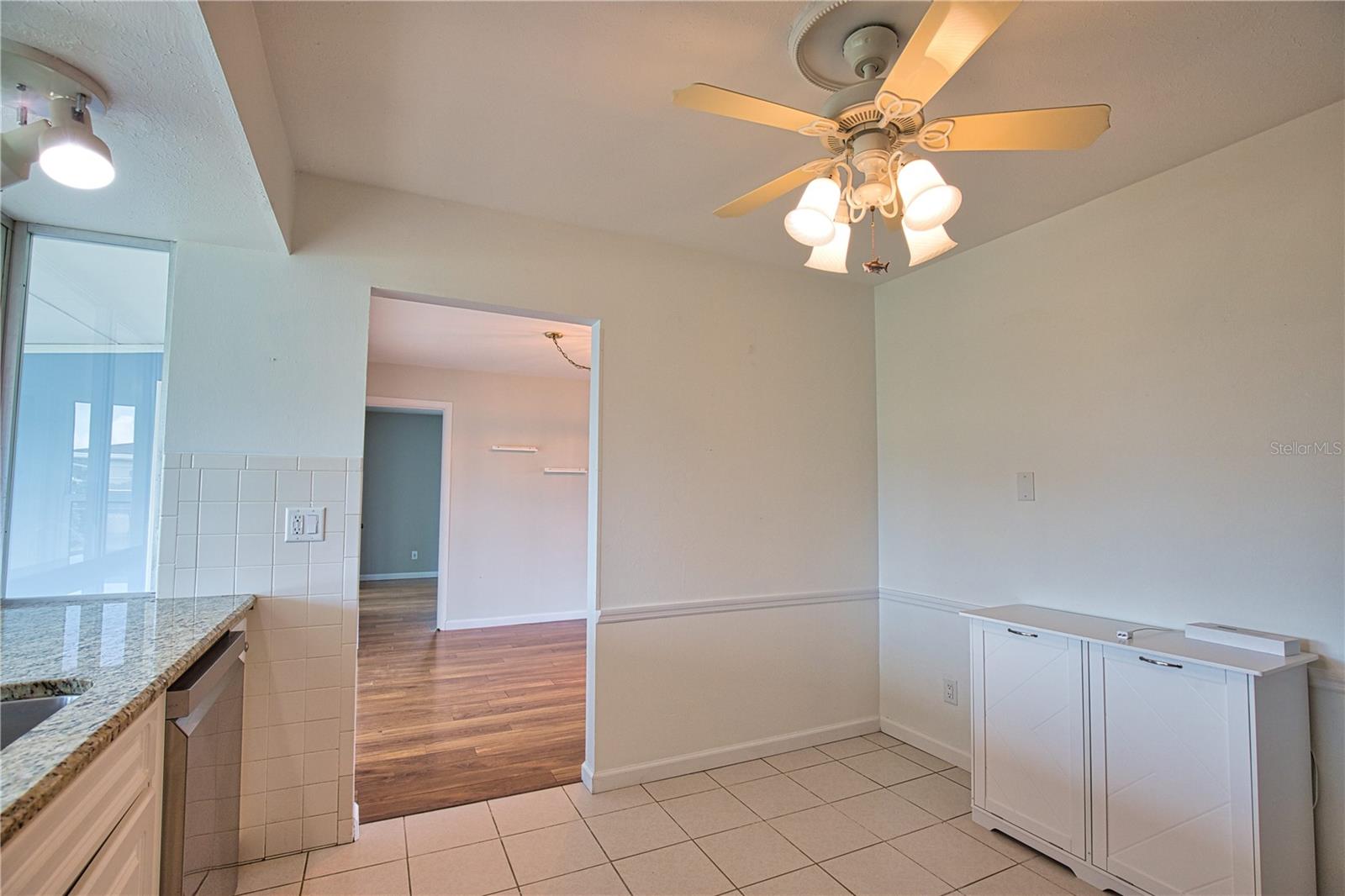 Image 10 of 26 For 1325 Cambridge Drive