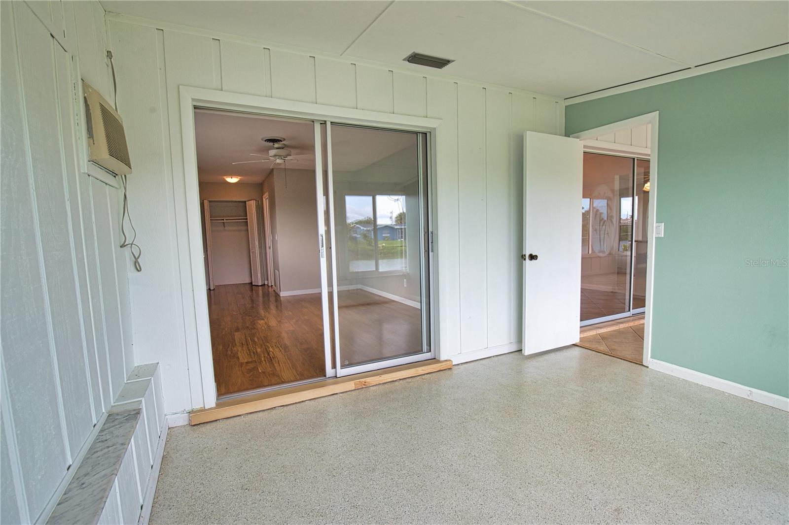 Image 19 of 26 For 1325 Cambridge Drive