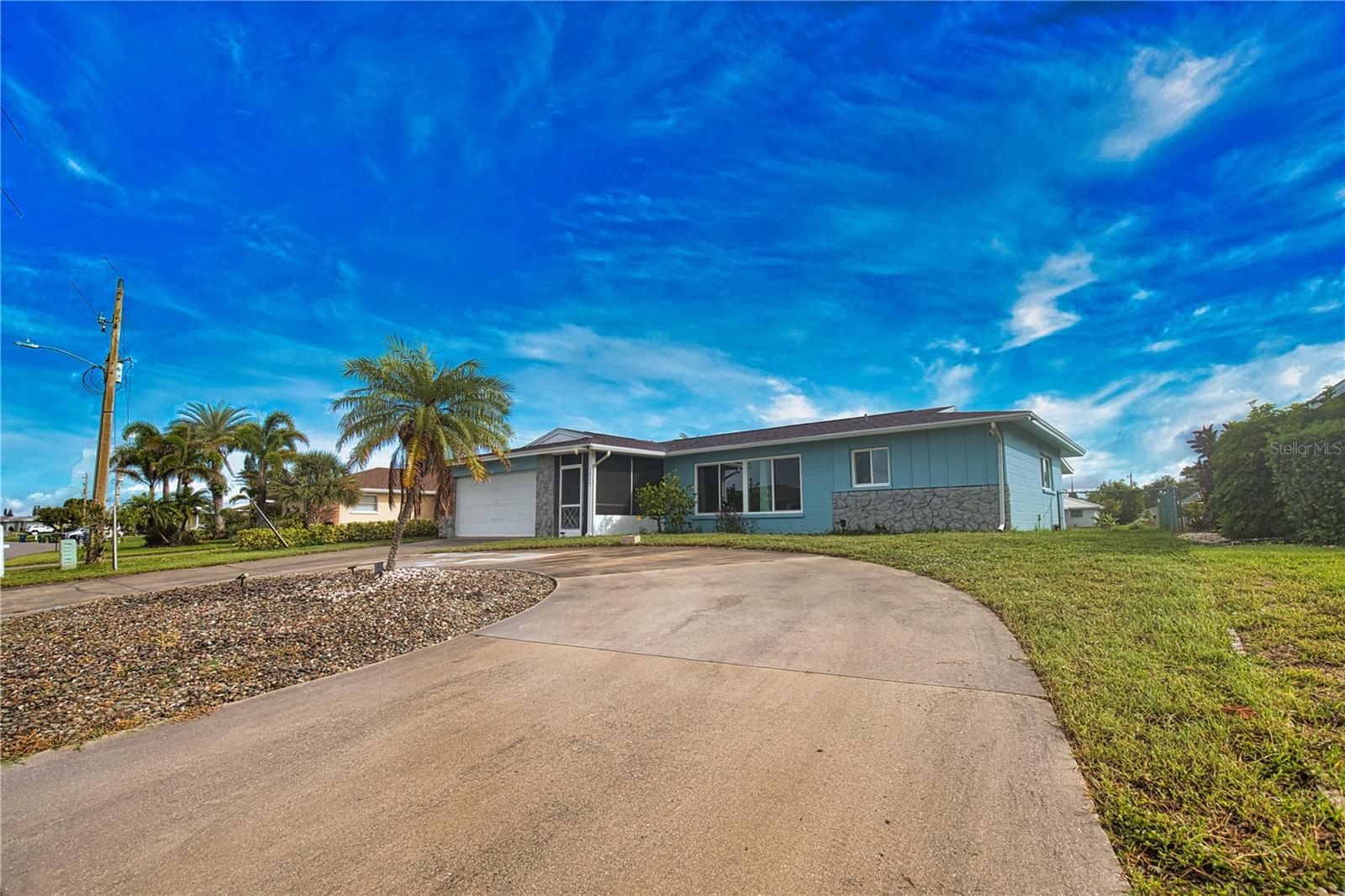 Image 2 of 26 For 1325 Cambridge Drive