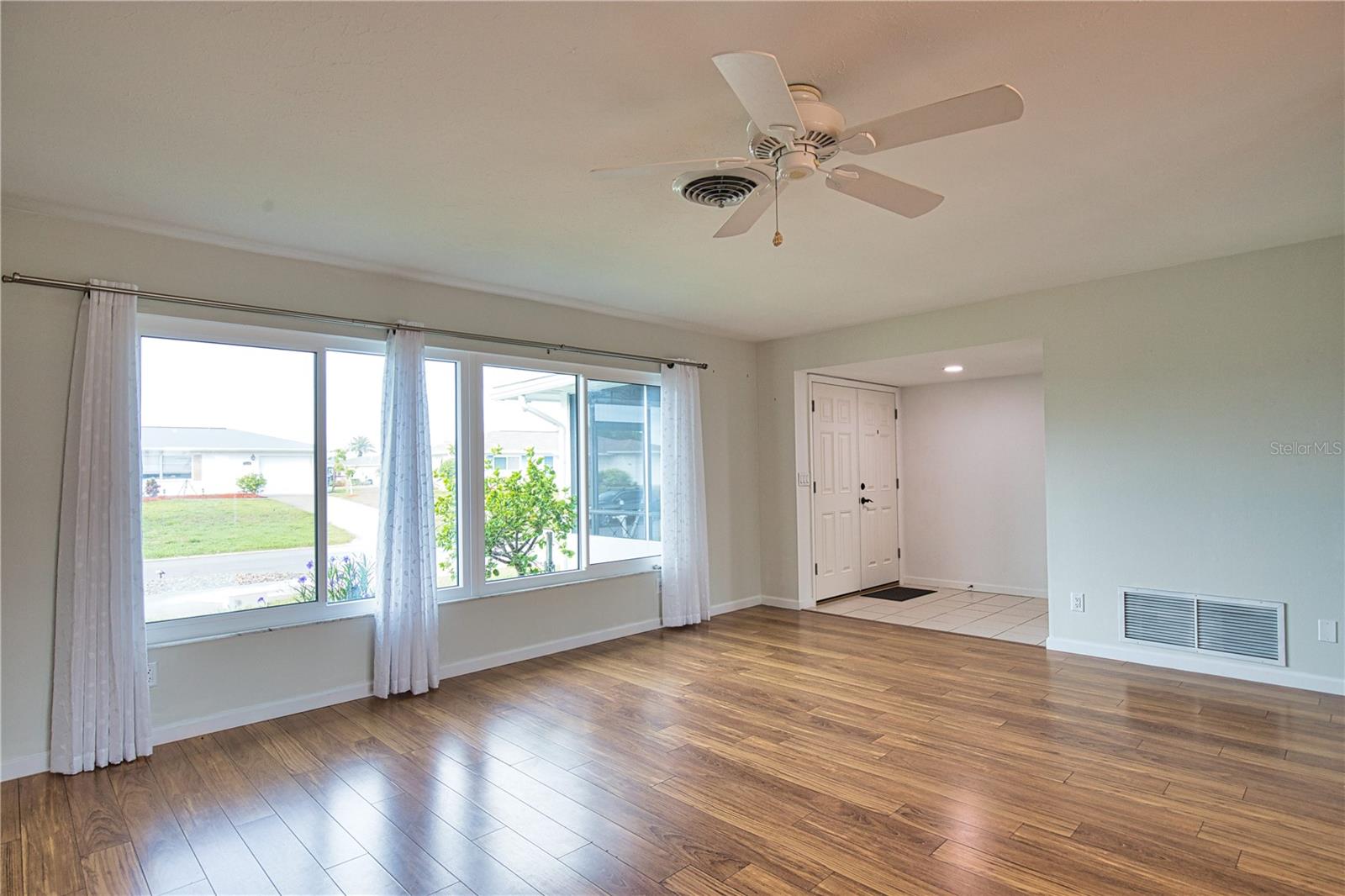 Image 6 of 26 For 1325 Cambridge Drive