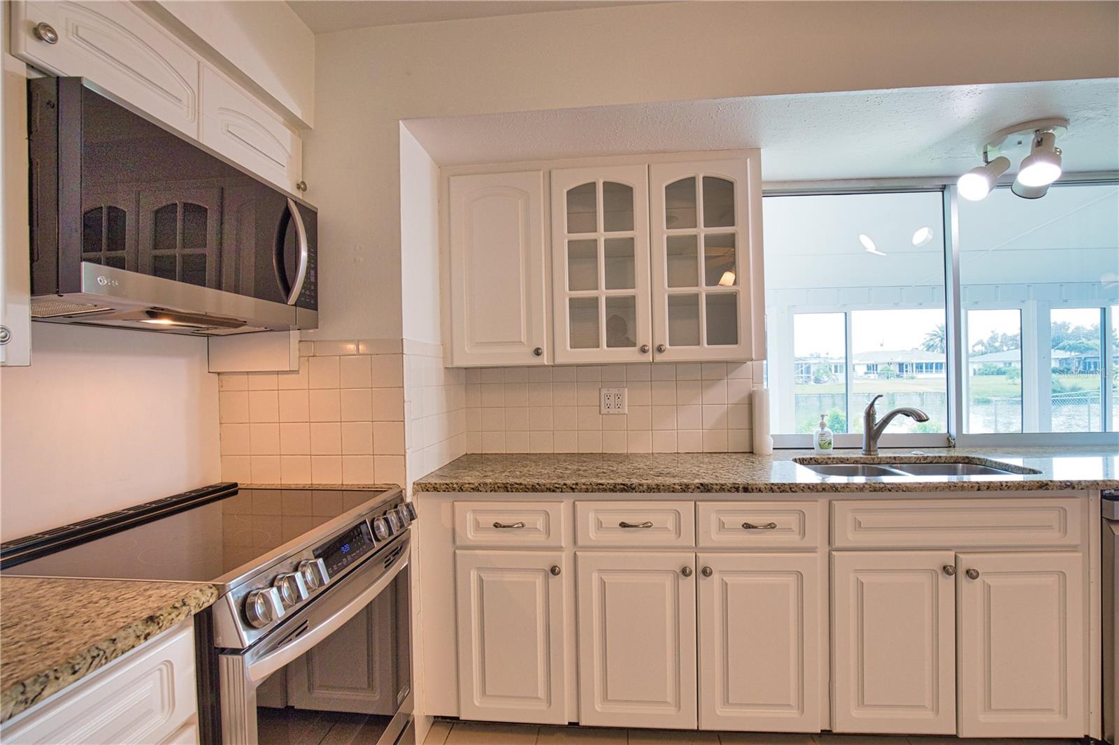 Image 9 of 26 For 1325 Cambridge Drive