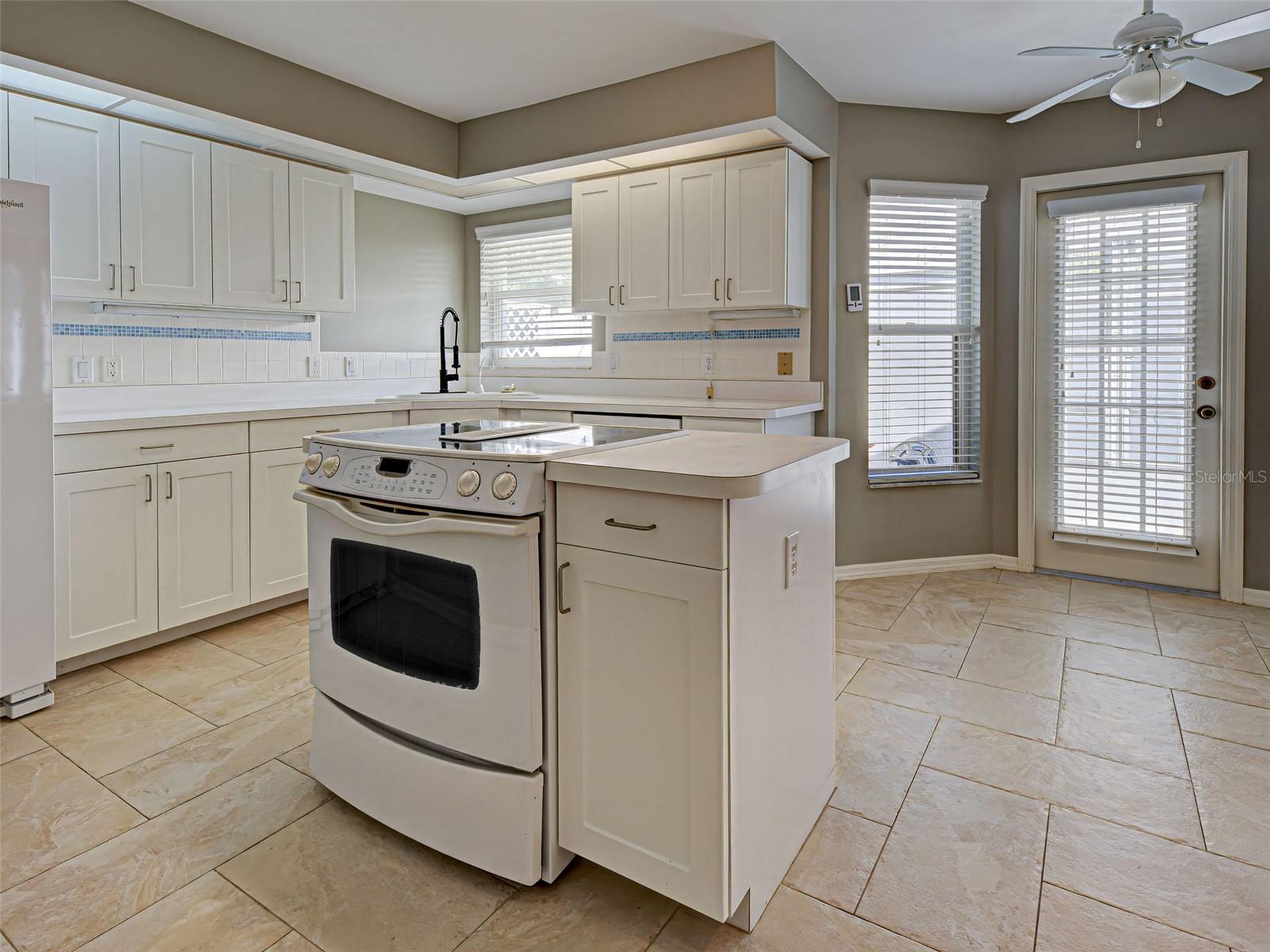 Image 12 of 62 For 720 Brightside Crescent Drive 11