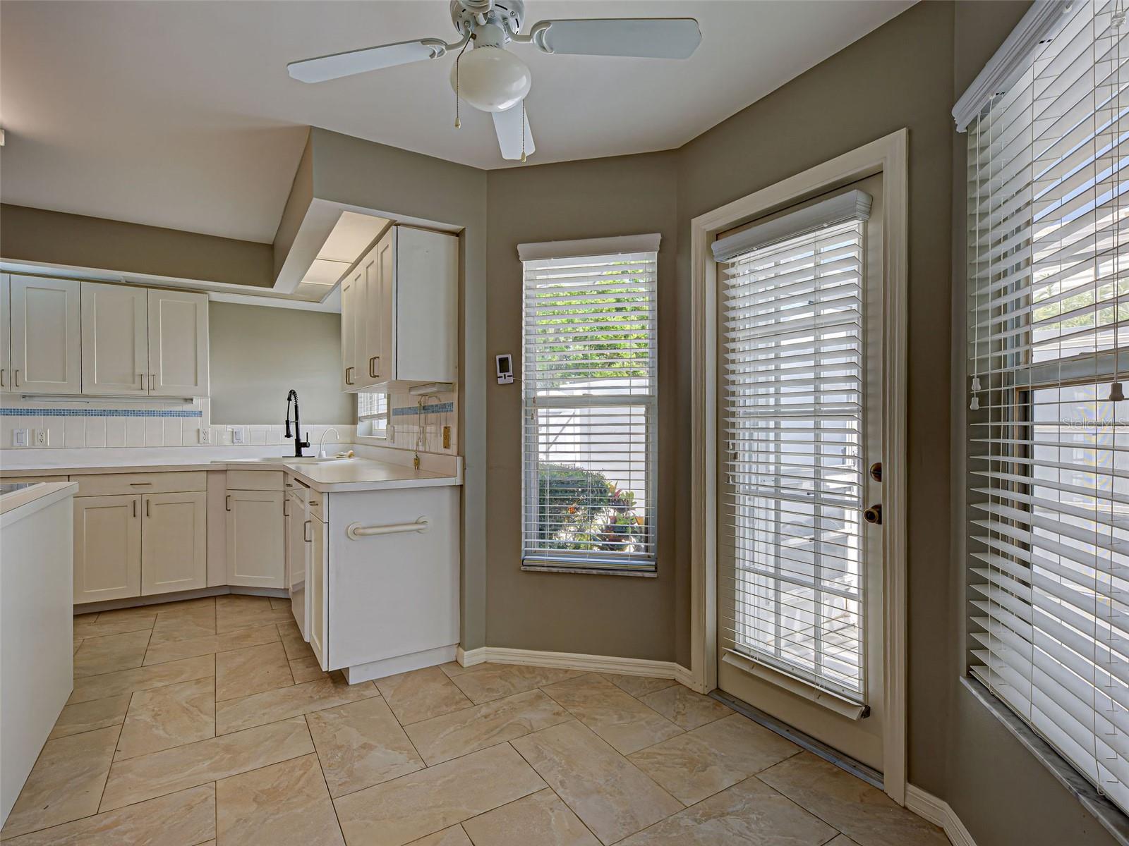 Image 17 of 62 For 720 Brightside Crescent Drive 11
