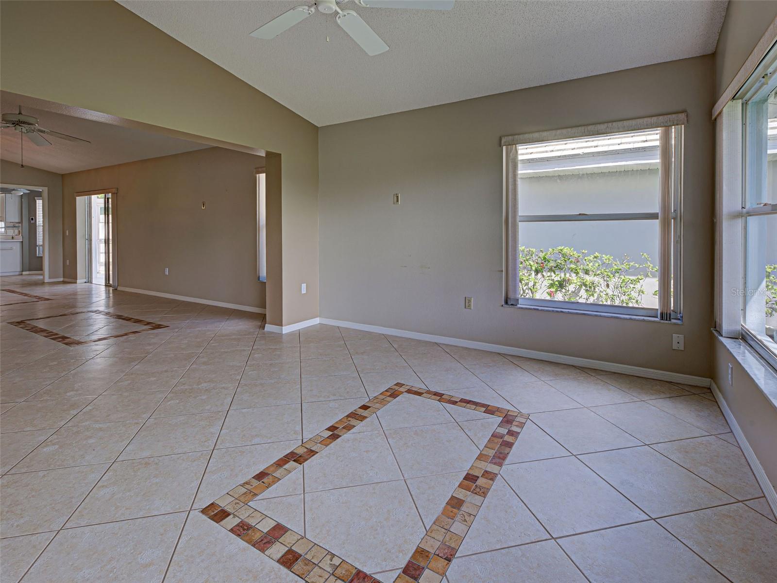 Image 18 of 62 For 720 Brightside Crescent Drive 11