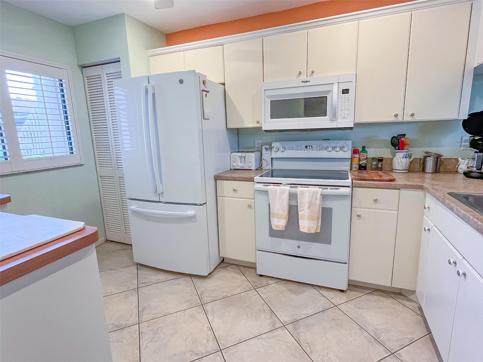 Image 6 of 40 For 690 Bird Bay Circle 28
